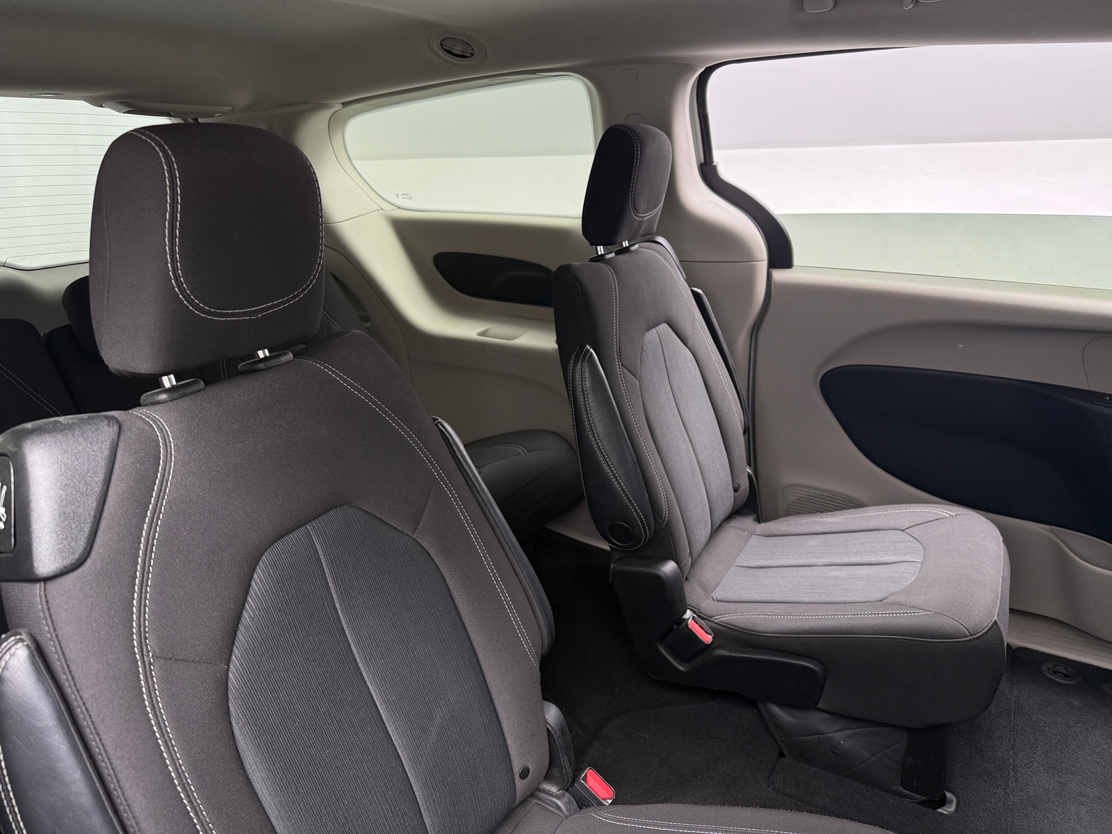 Thumbnail: 2023 Chrysler Voyager - 6