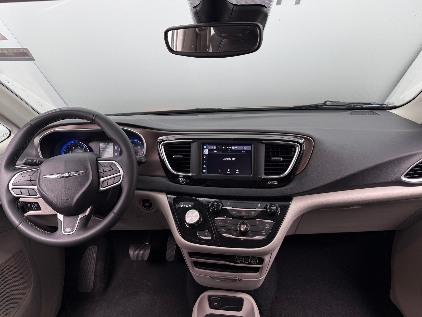 Thumbnail: 2023 Chrysler Voyager - 3