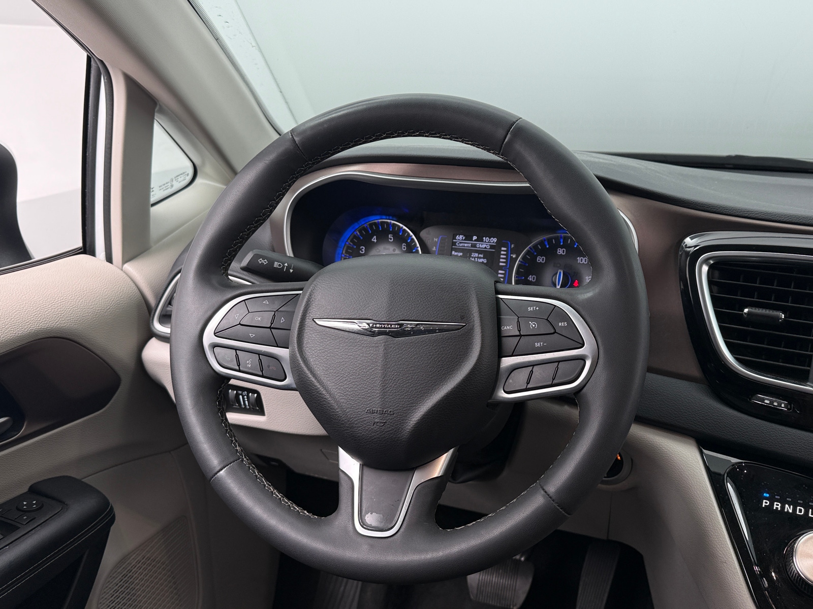 Thumbnail: 2023 Chrysler Voyager - 5