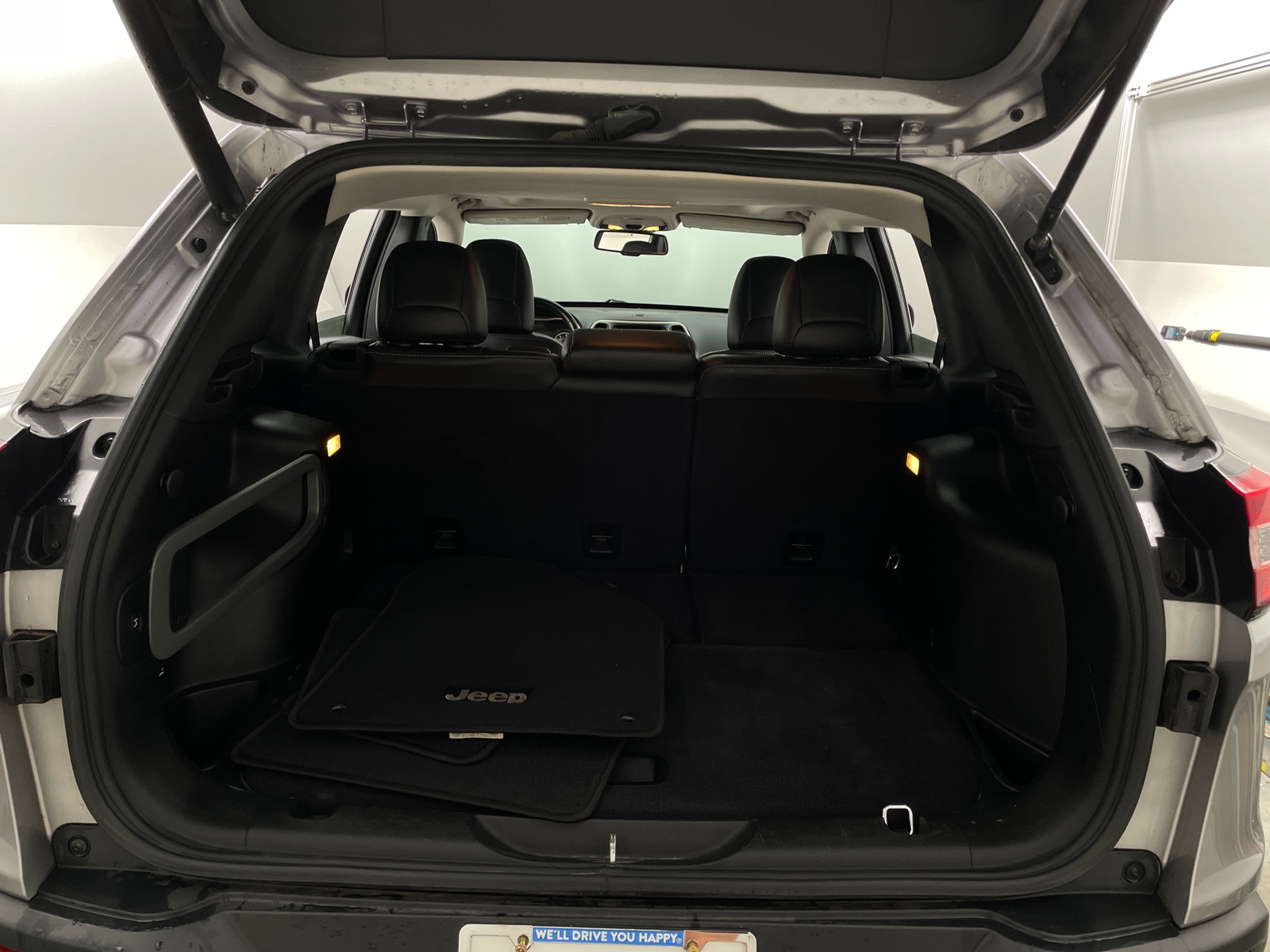 Thumbnail: 2018 Jeep Cherokee - 6