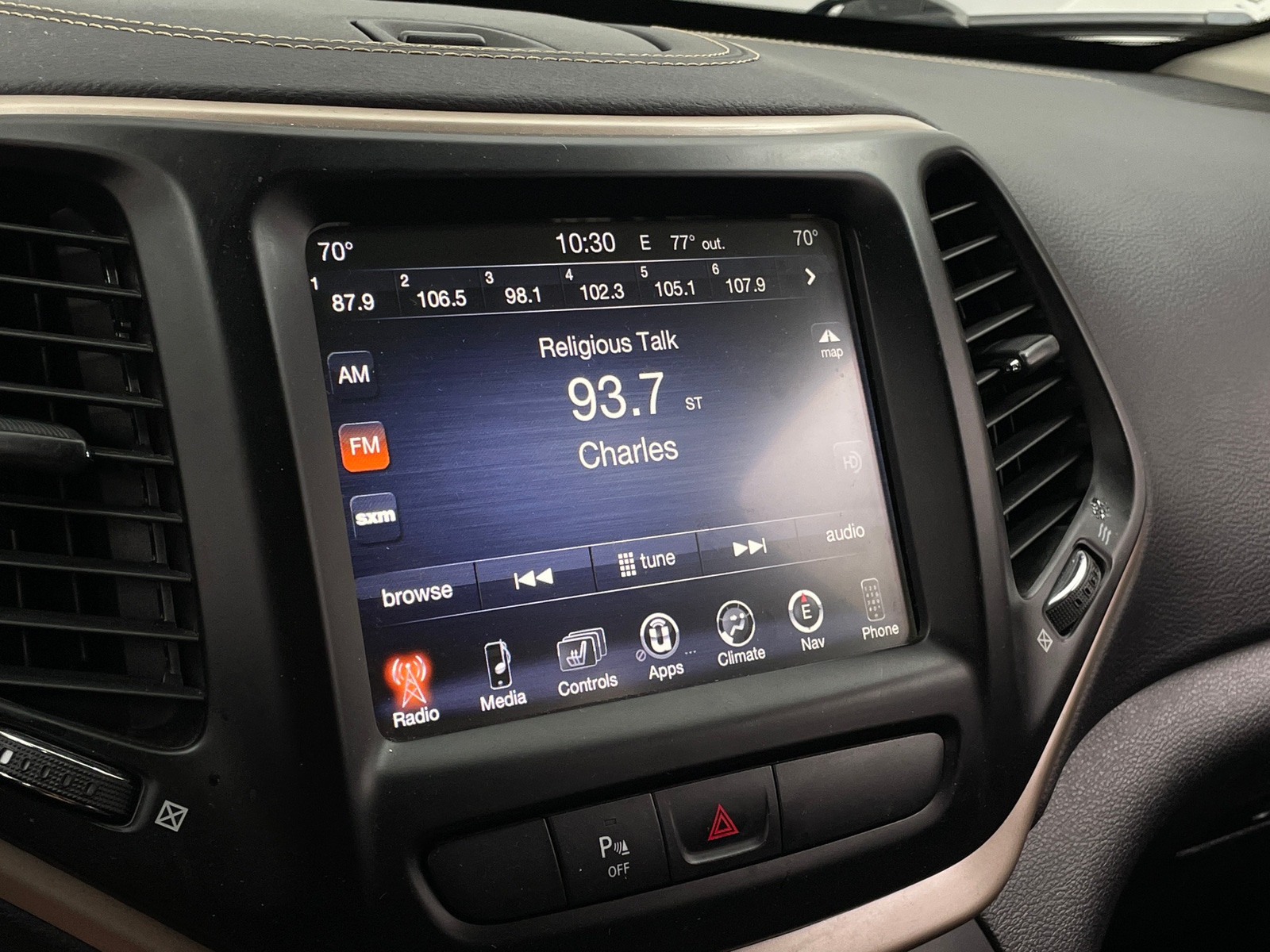Thumbnail: 2018 Jeep Cherokee - 3