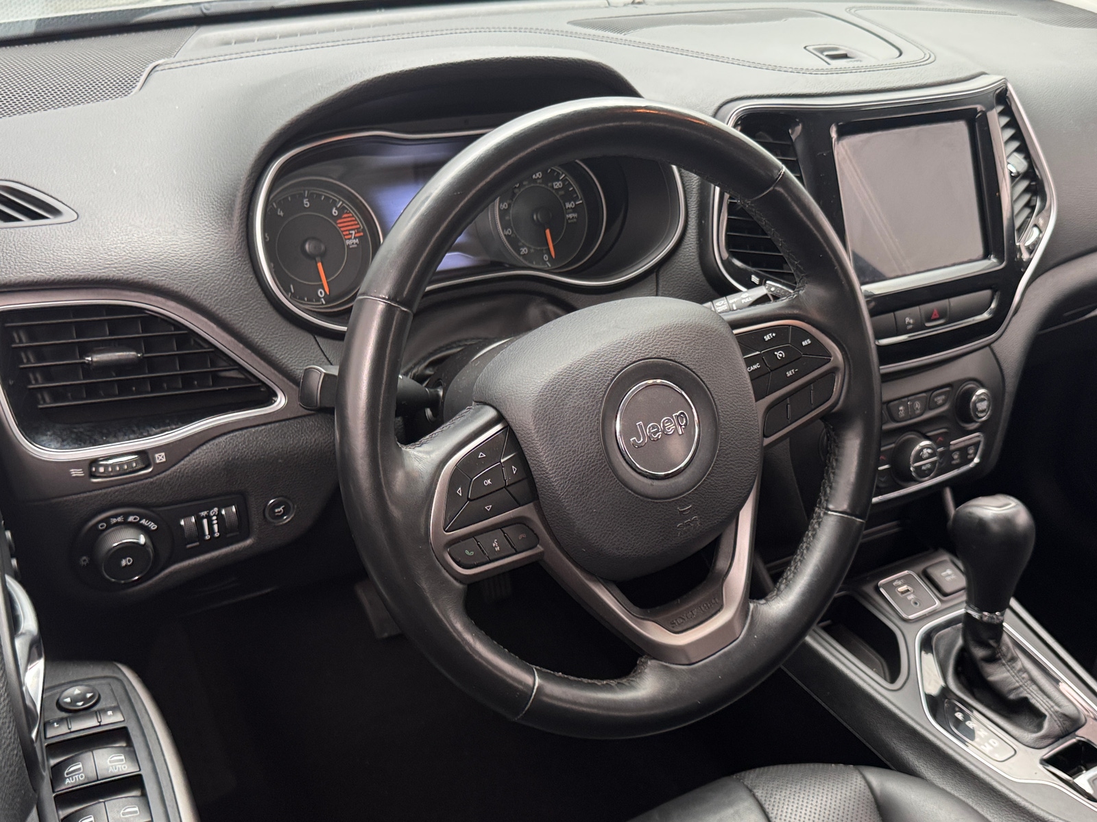 Thumbnail: 2019 Jeep Cherokee - 4