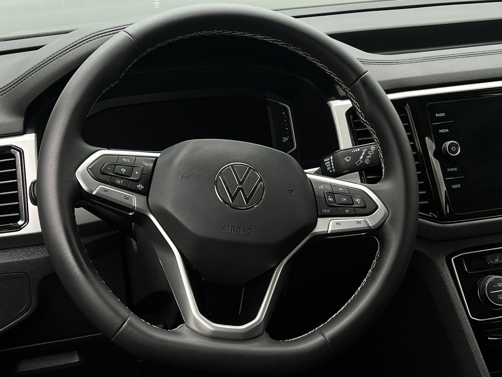 Thumbnail: 2023 Volkswagen Atlas - 4