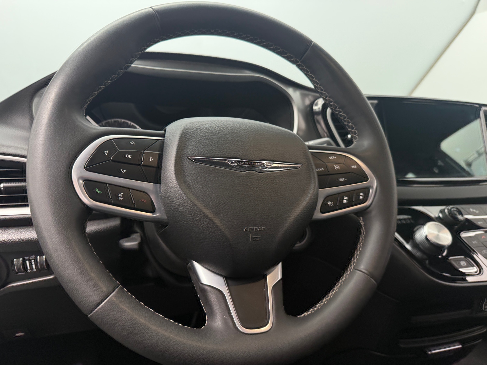 Thumbnail: 2025 Chrysler Pacifica - 4