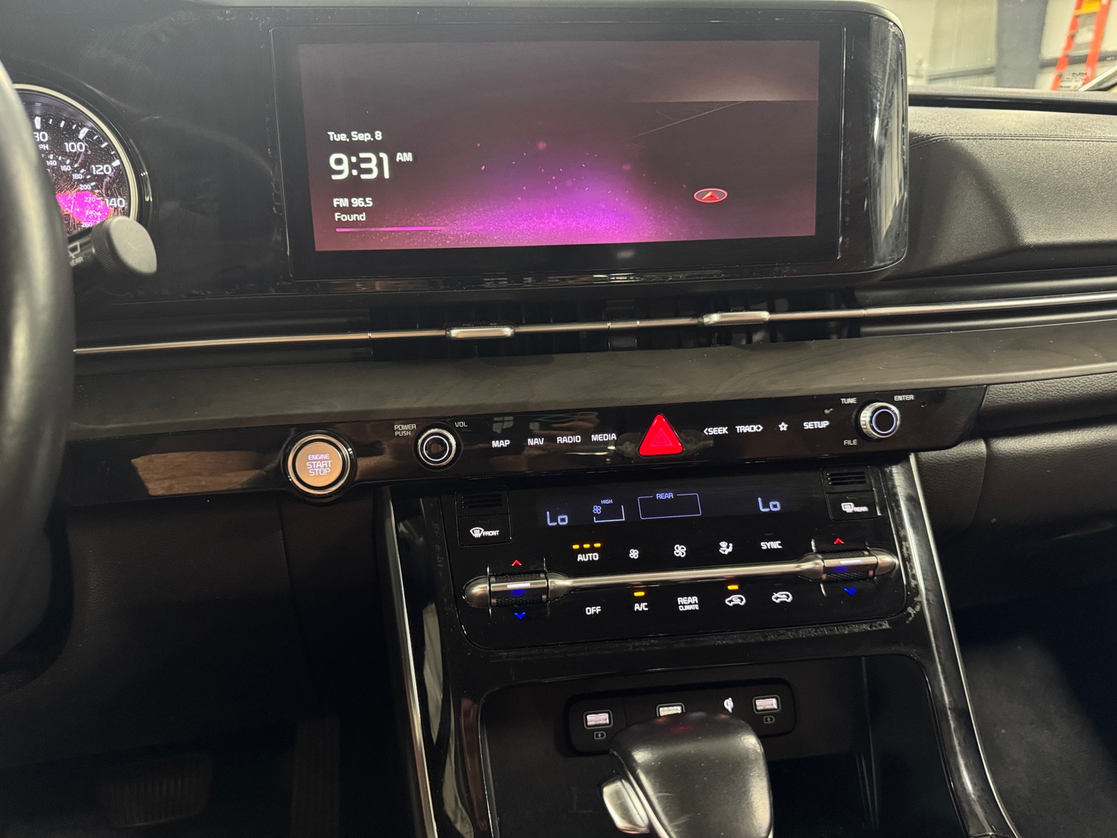 Thumbnail: 2022 Kia Carnival - 3