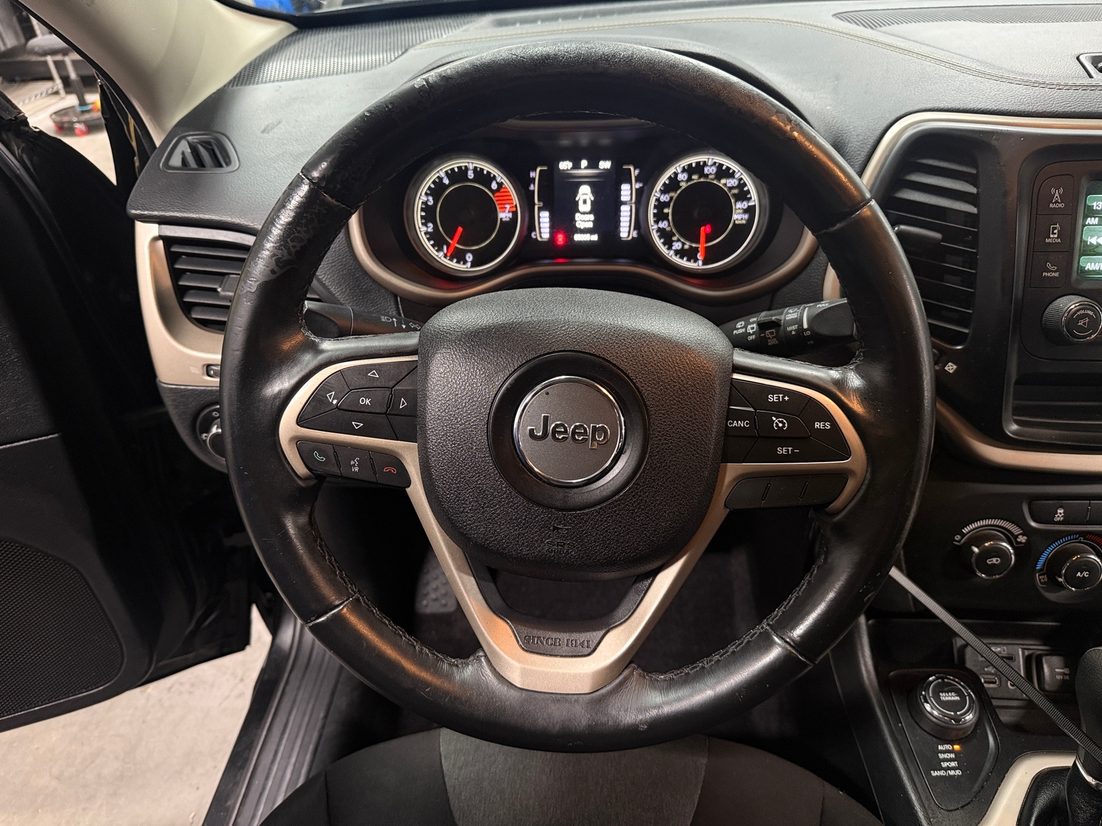 Thumbnail: 2016 Jeep Cherokee - 5