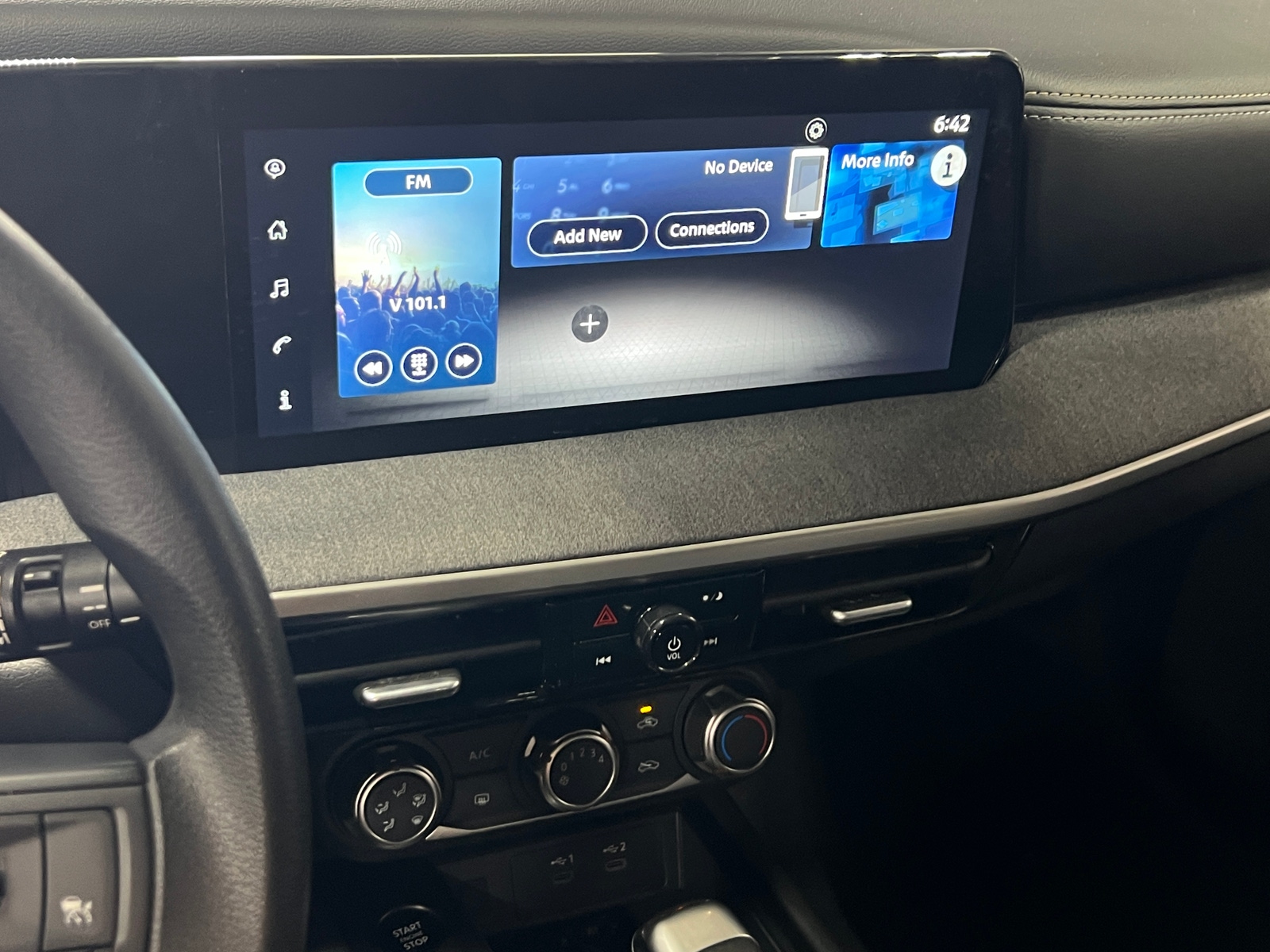 Thumbnail: 2025 Nissan Kicks - 4