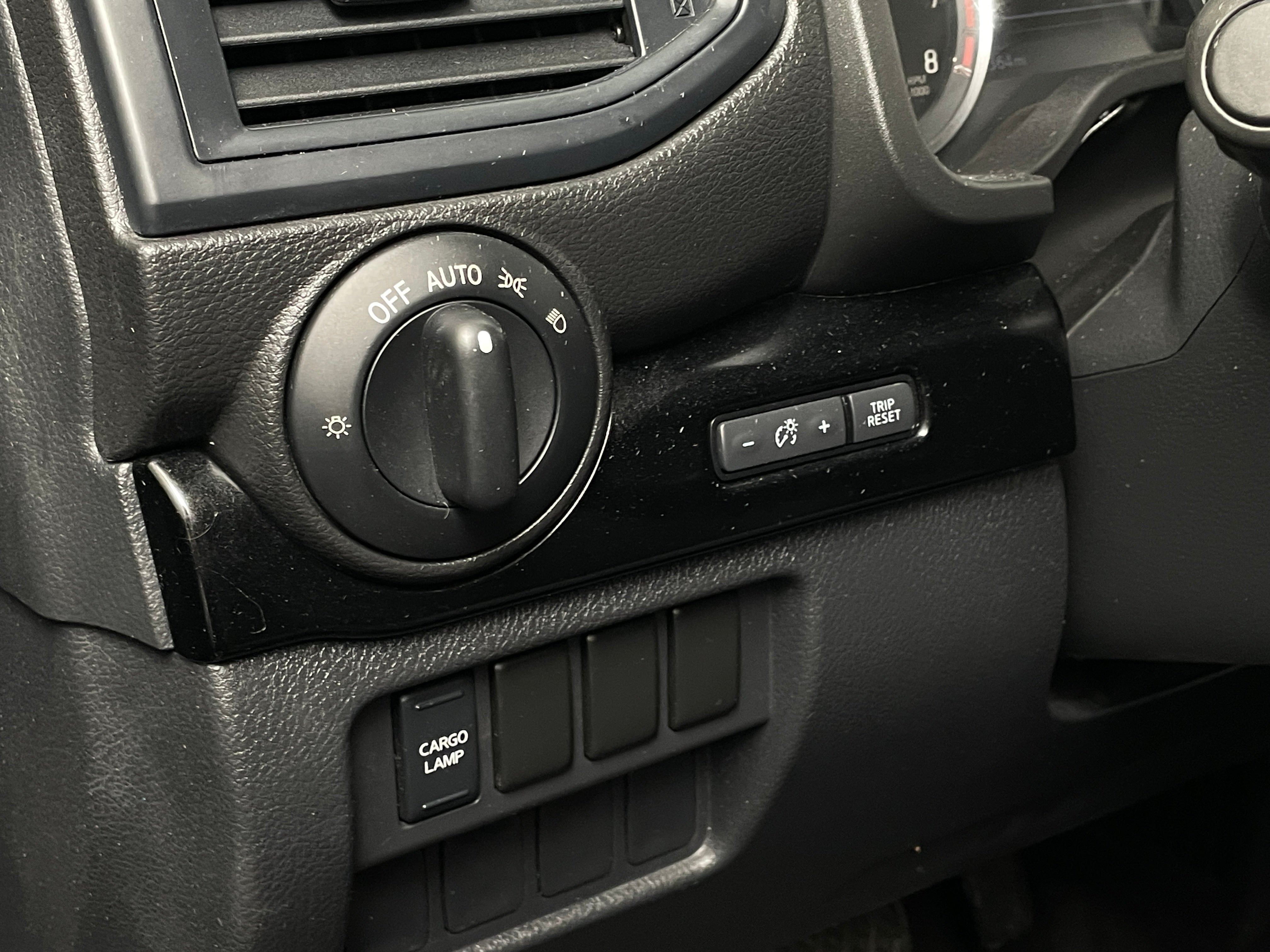 2023 Nissan Titan SV