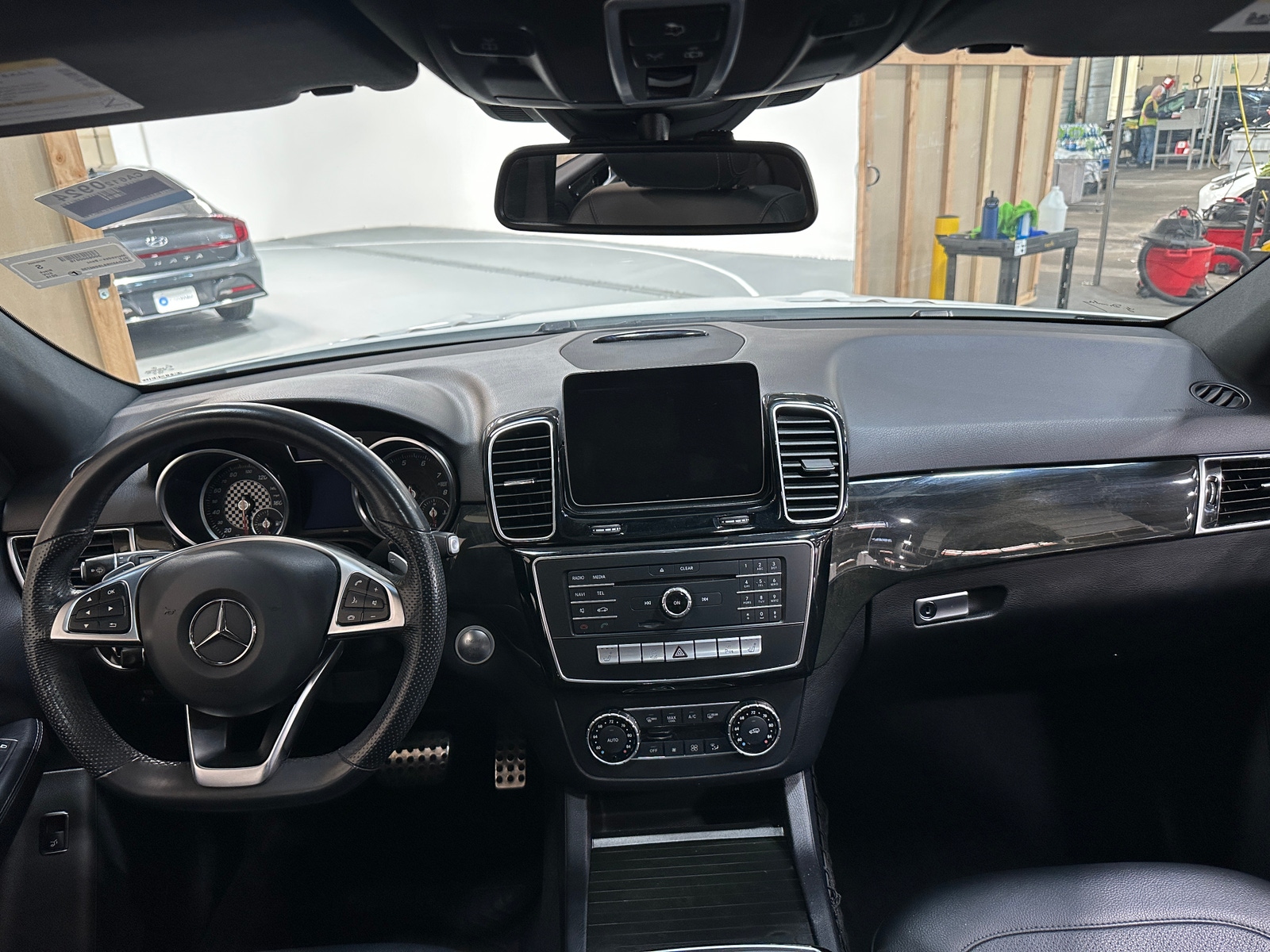 Thumbnail: 2018 Mercedes-Benz GLE - 2