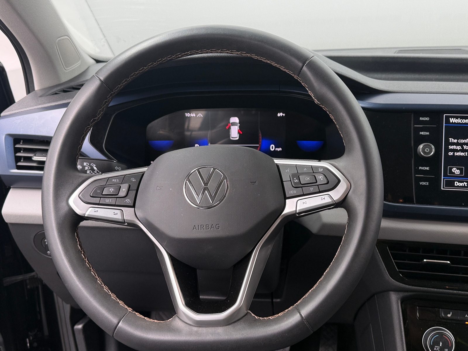 Thumbnail: 2023 Volkswagen Taos - 5