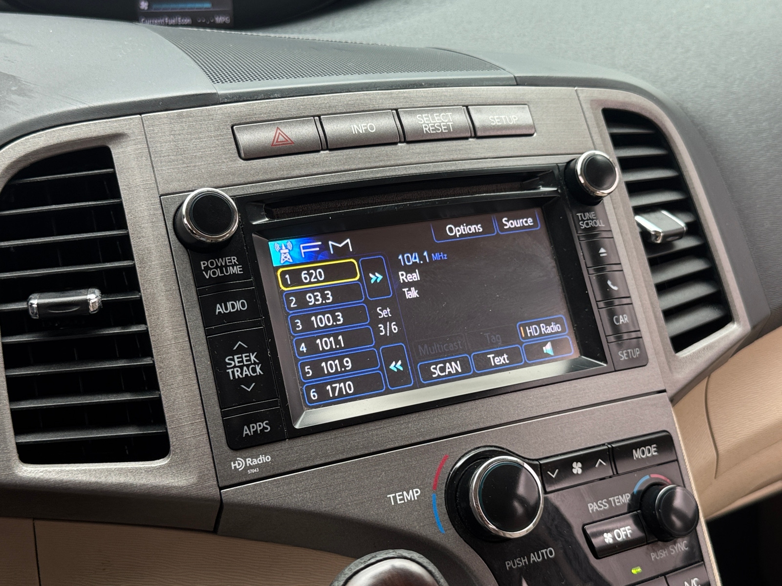 Thumbnail: 2014 Toyota Venza - 3