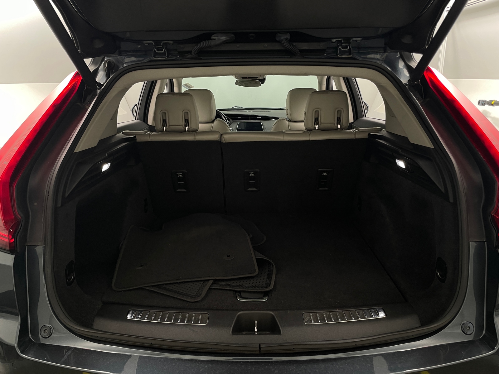 Thumbnail: 2019 Cadillac XT4 - 6