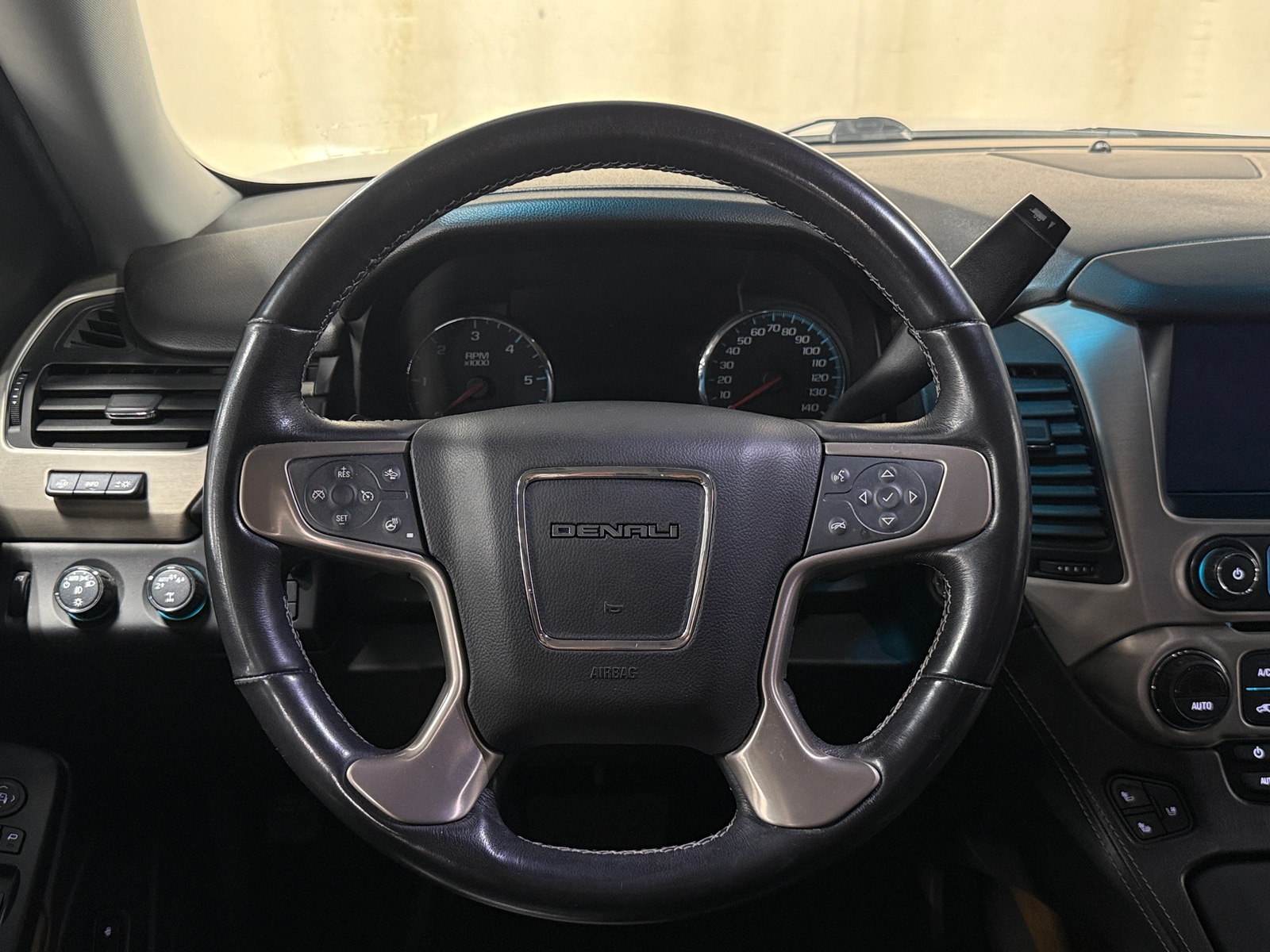 Thumbnail: 2019 GMC Yukon XL - 4