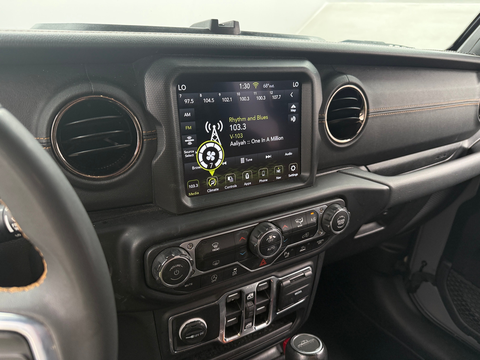 Thumbnail: 2023 Jeep Gladiator - 3