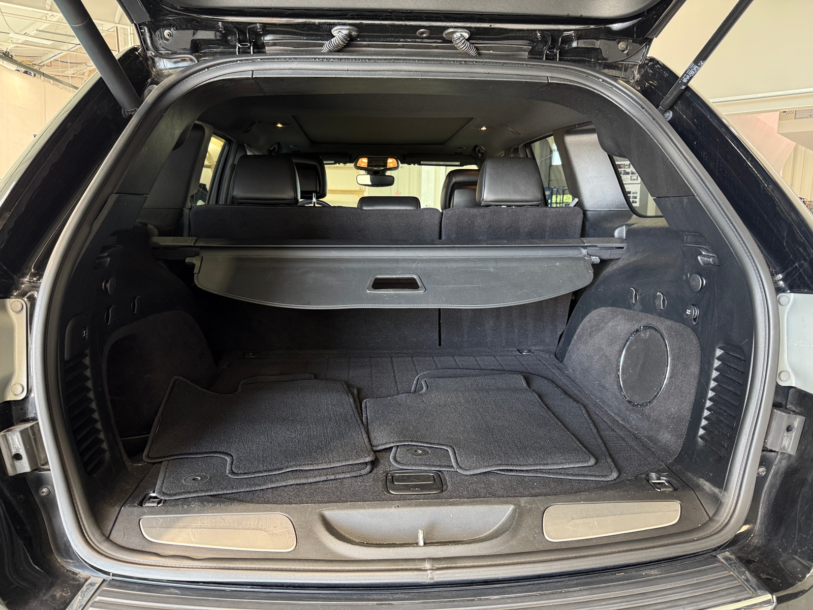 Thumbnail: 2019 Jeep Grand Cherokee - 6