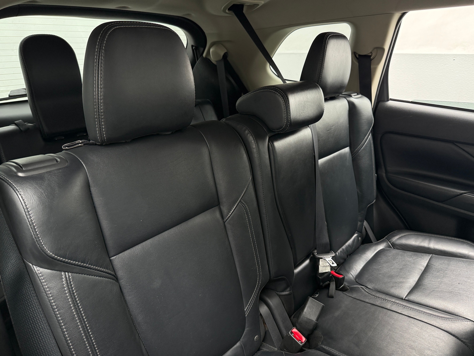 Thumbnail: 2020 Mitsubishi Outlander - 6