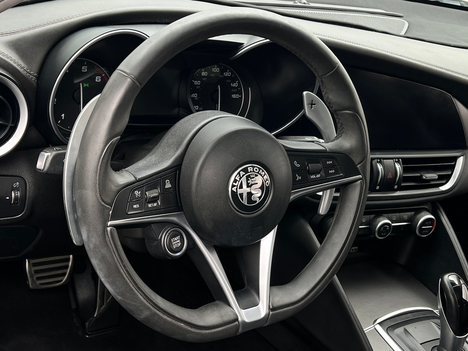 Thumbnail: 2019 Alfa Romeo Giulia - 4