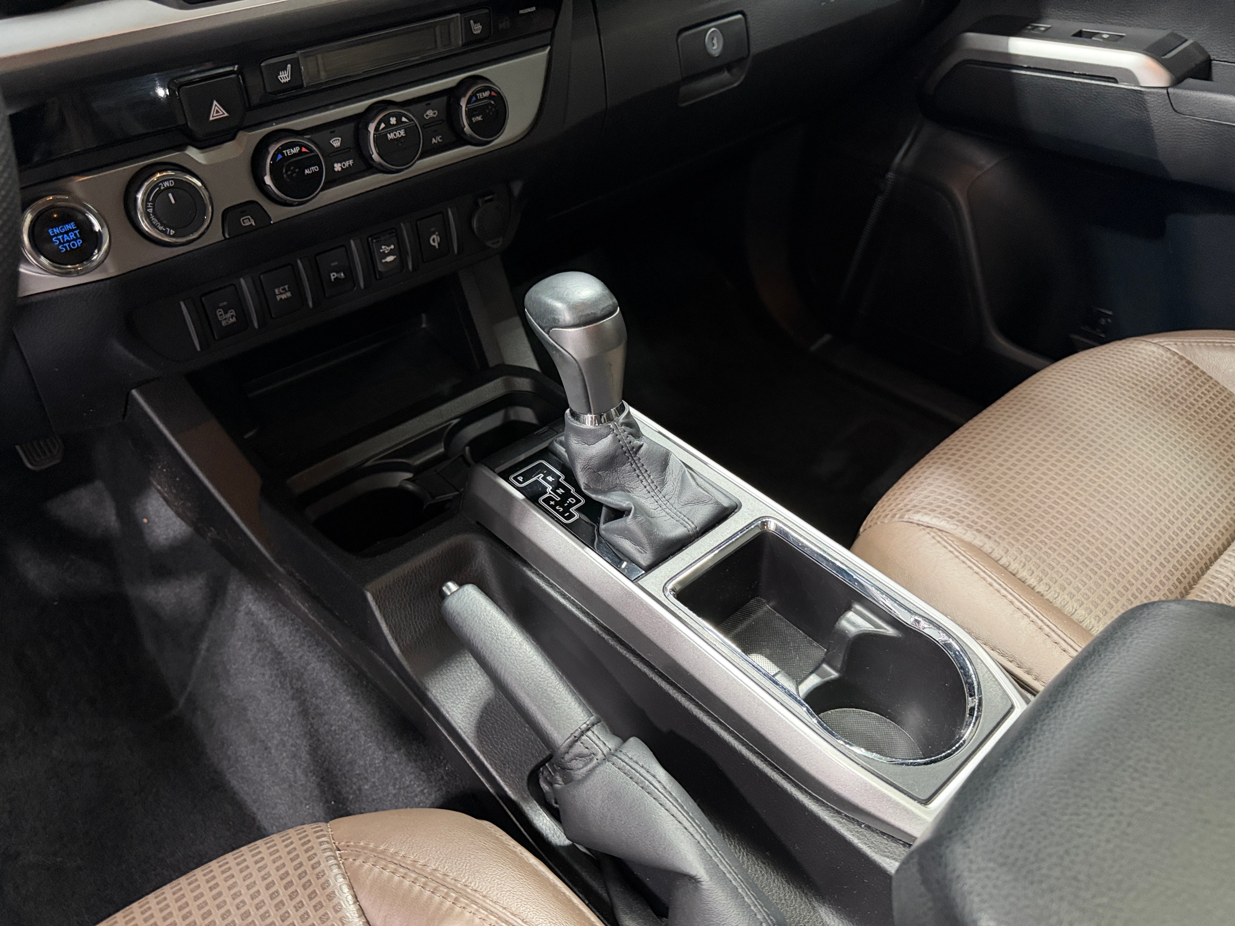 2016 Toyota Tacoma Limited - Photo 5