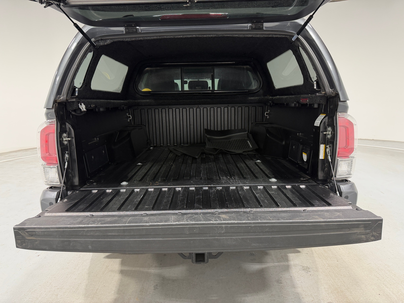 Thumbnail: 2016 Toyota Tacoma - 6