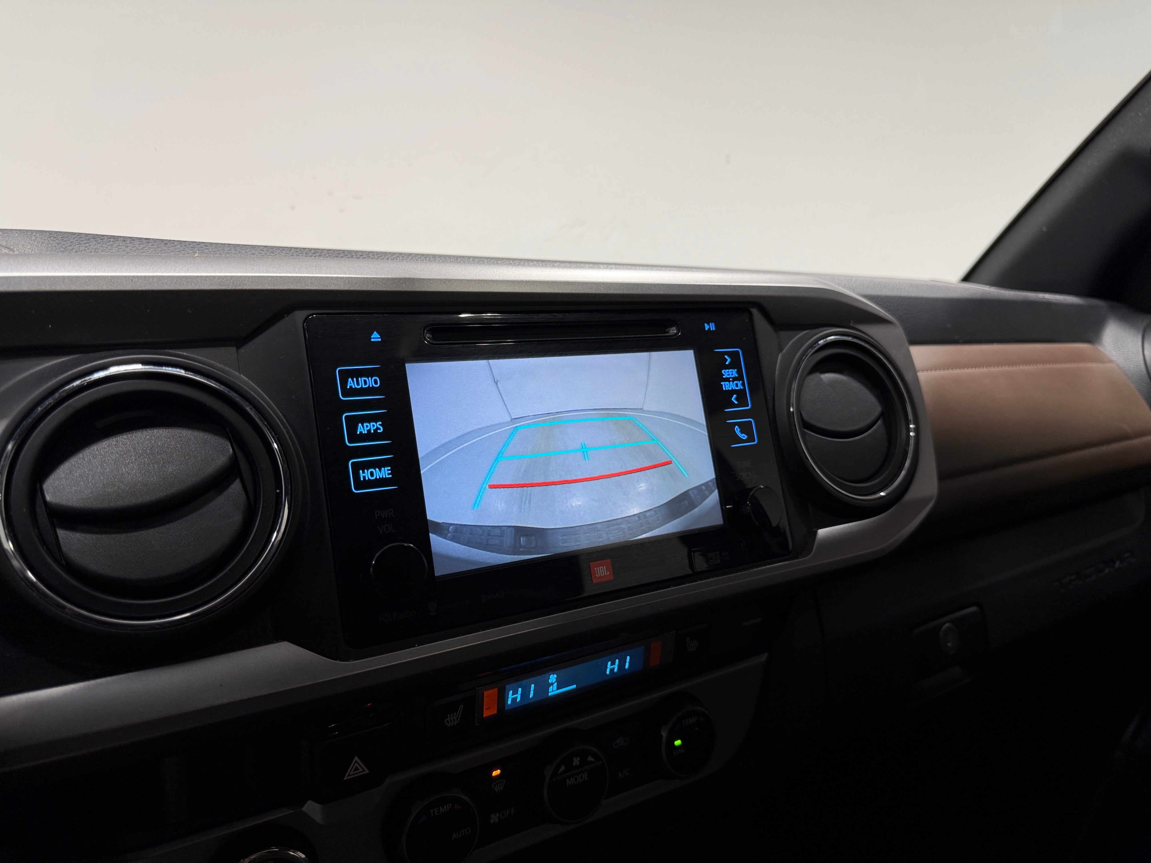 2016 Toyota Tacoma Limited - Photo 16