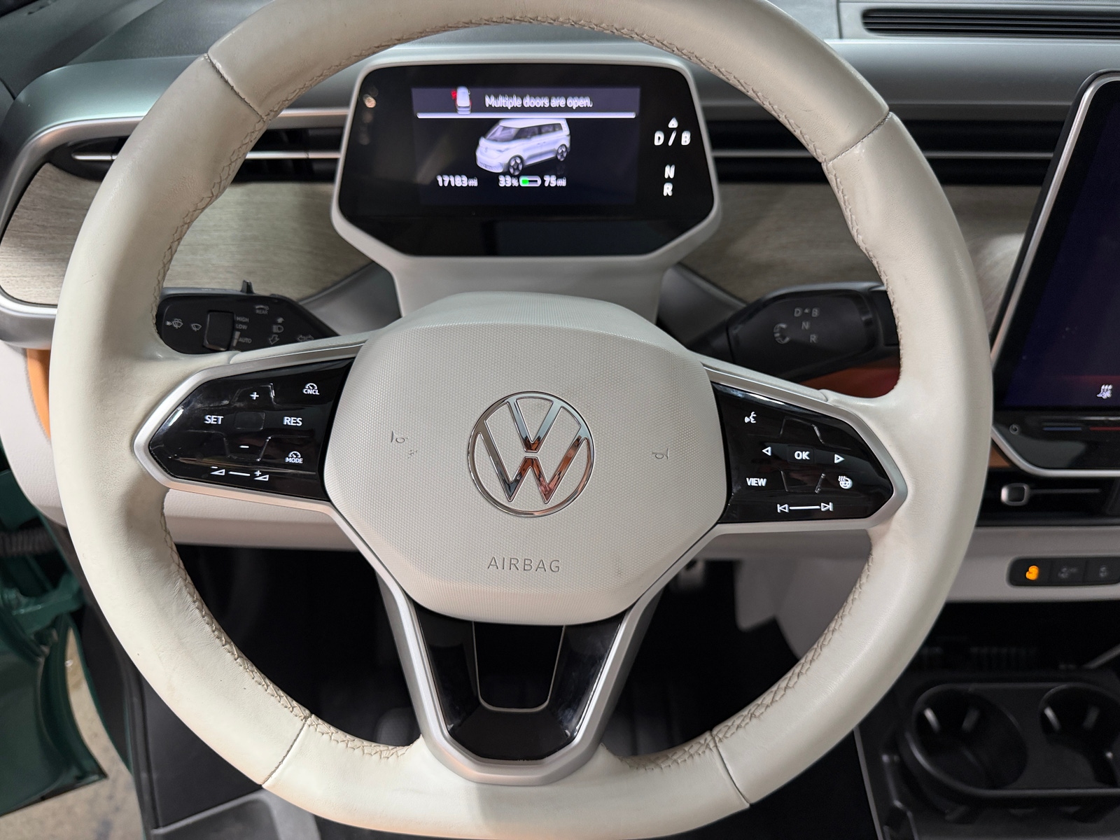 Thumbnail: 2025 Volkswagen ID.Buzz - 4
