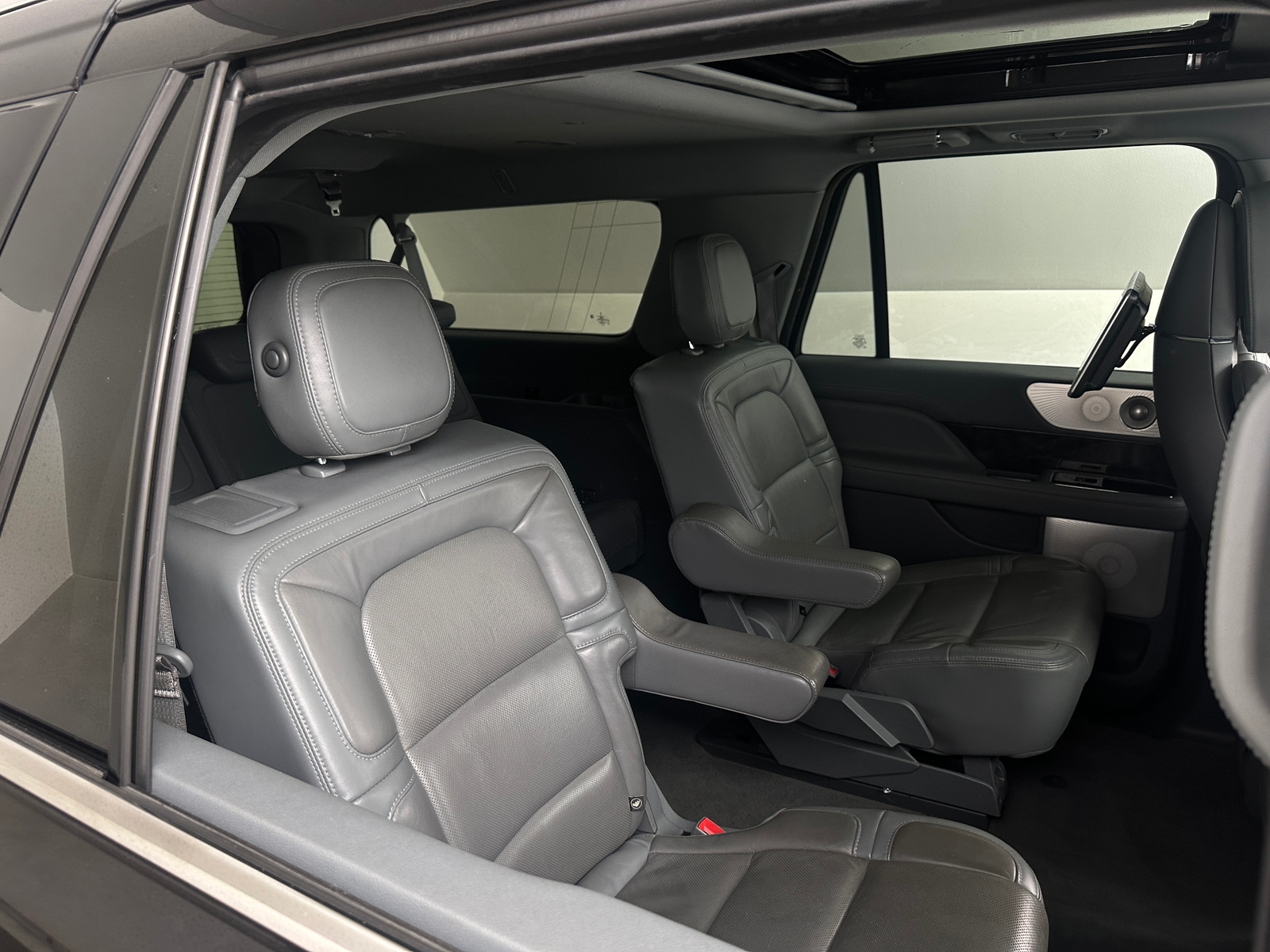 Thumbnail: 2020 Lincoln Navigator L - 5