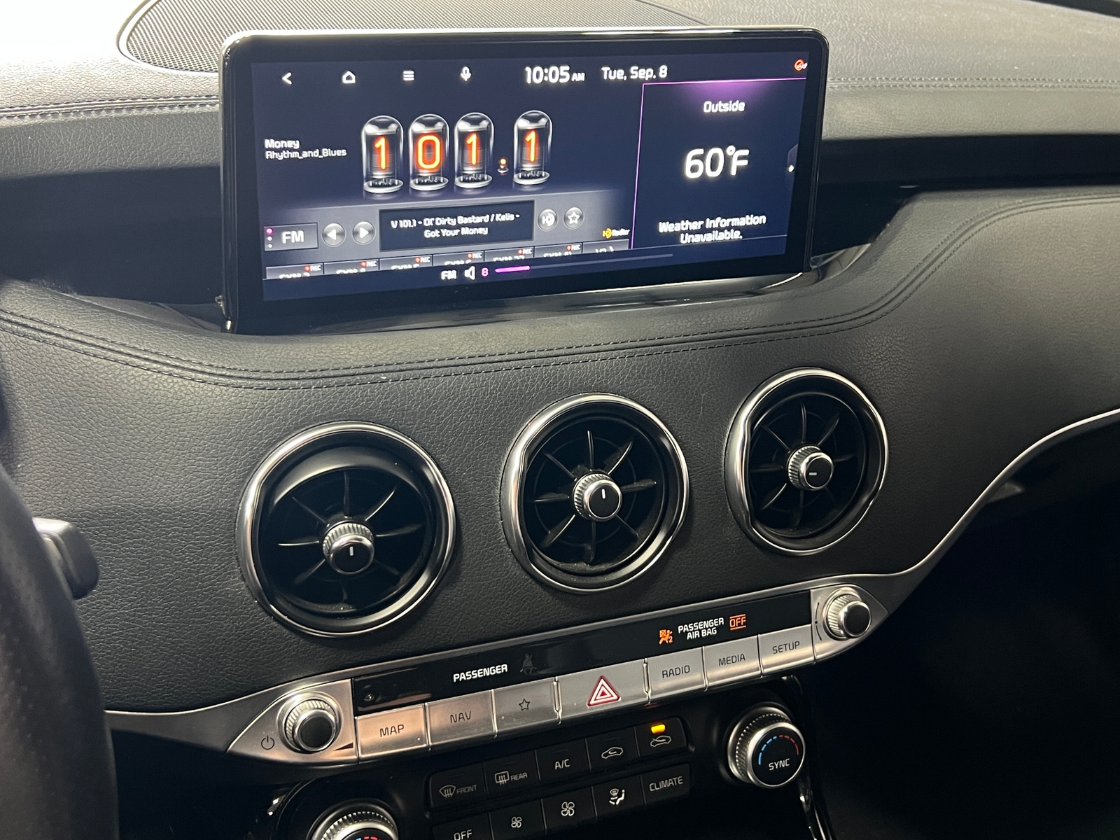 Thumbnail: 2022 Kia Stinger - 3