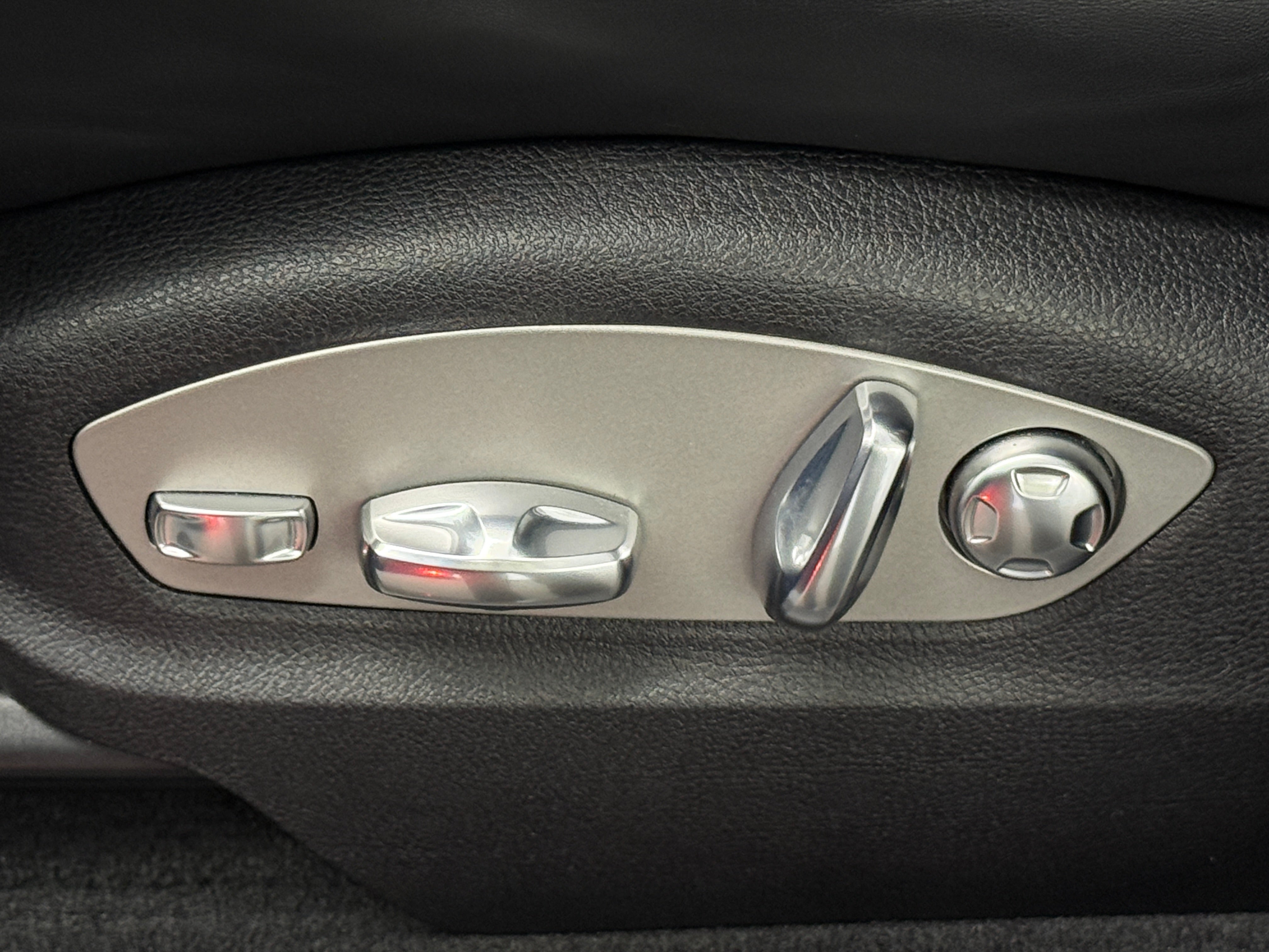 2024 Porsche Macan Base - Photo 3