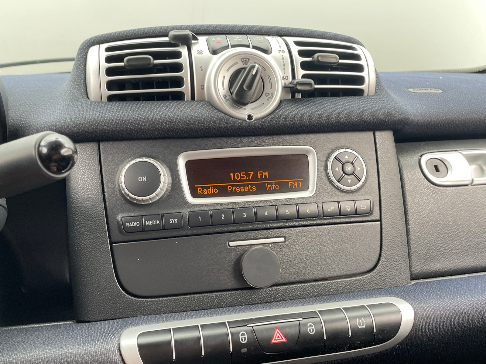 Thumbnail: 2012 smart fortwo - 3