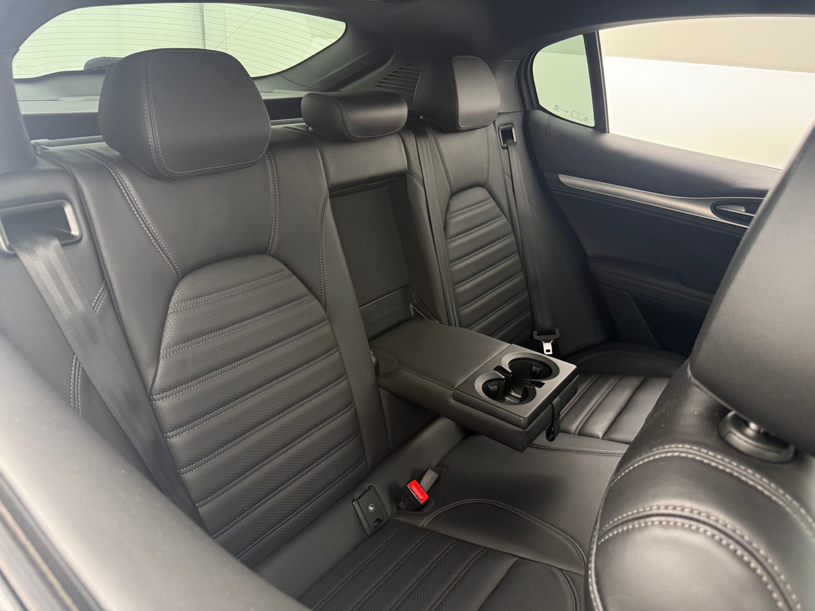 Thumbnail: 2022 Alfa Romeo Stelvio - 5