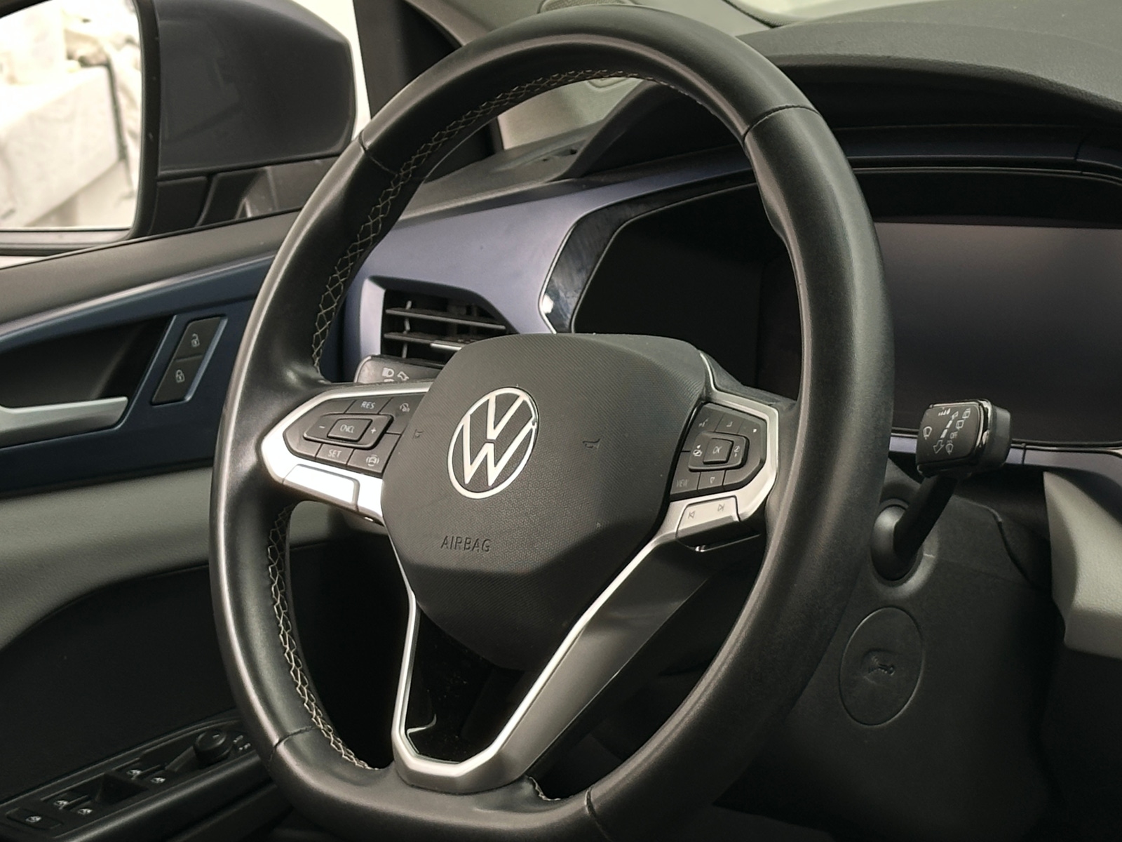 Thumbnail: 2022 Volkswagen Taos - 5