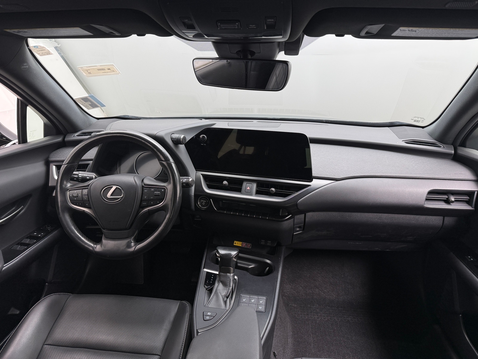 Thumbnail: 2024 Lexus UX - 2