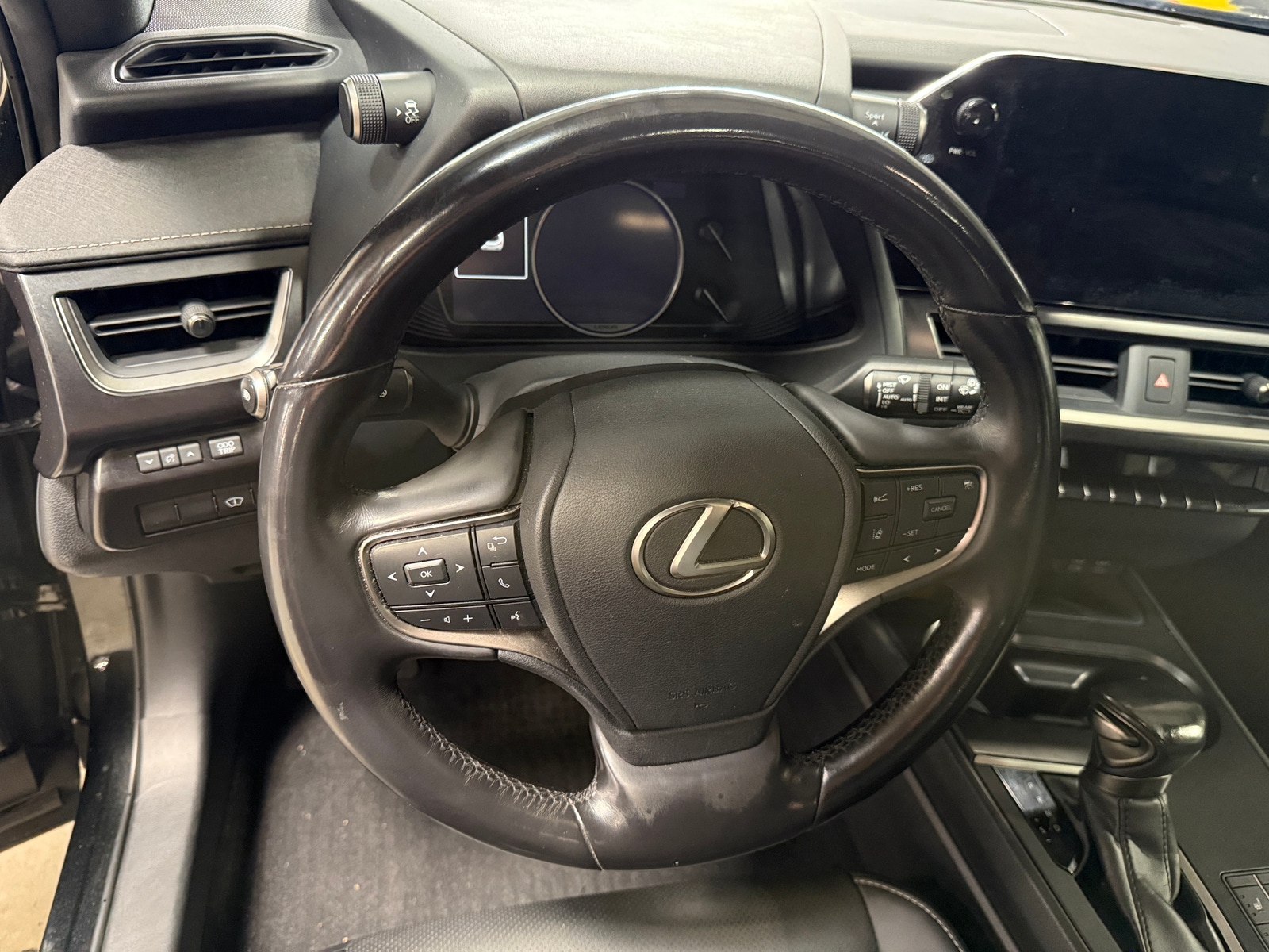 Thumbnail: 2024 Lexus UX - 4