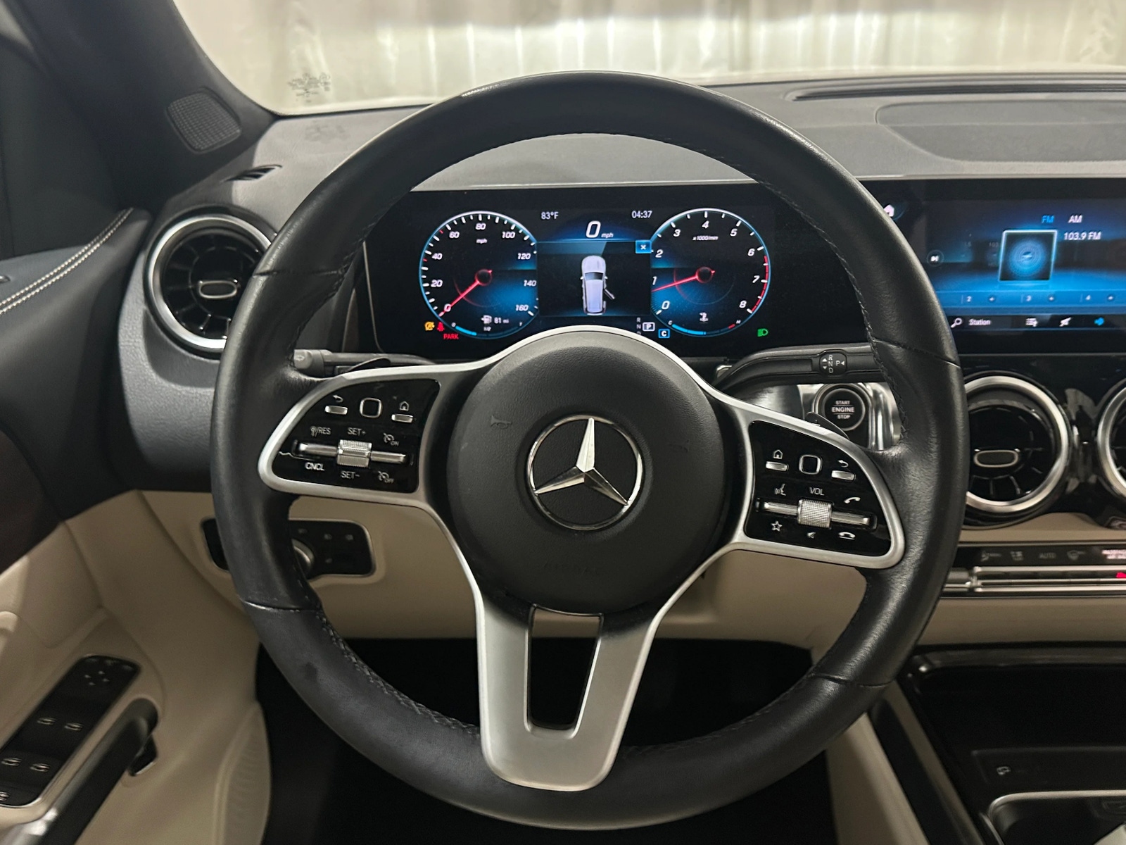 Thumbnail: 2020 Mercedes-Benz GLB - 4