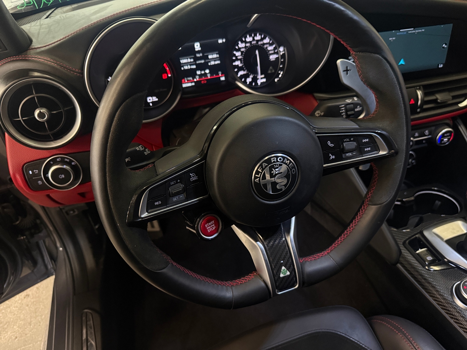 Thumbnail: 2021 Alfa Romeo Giulia - 4