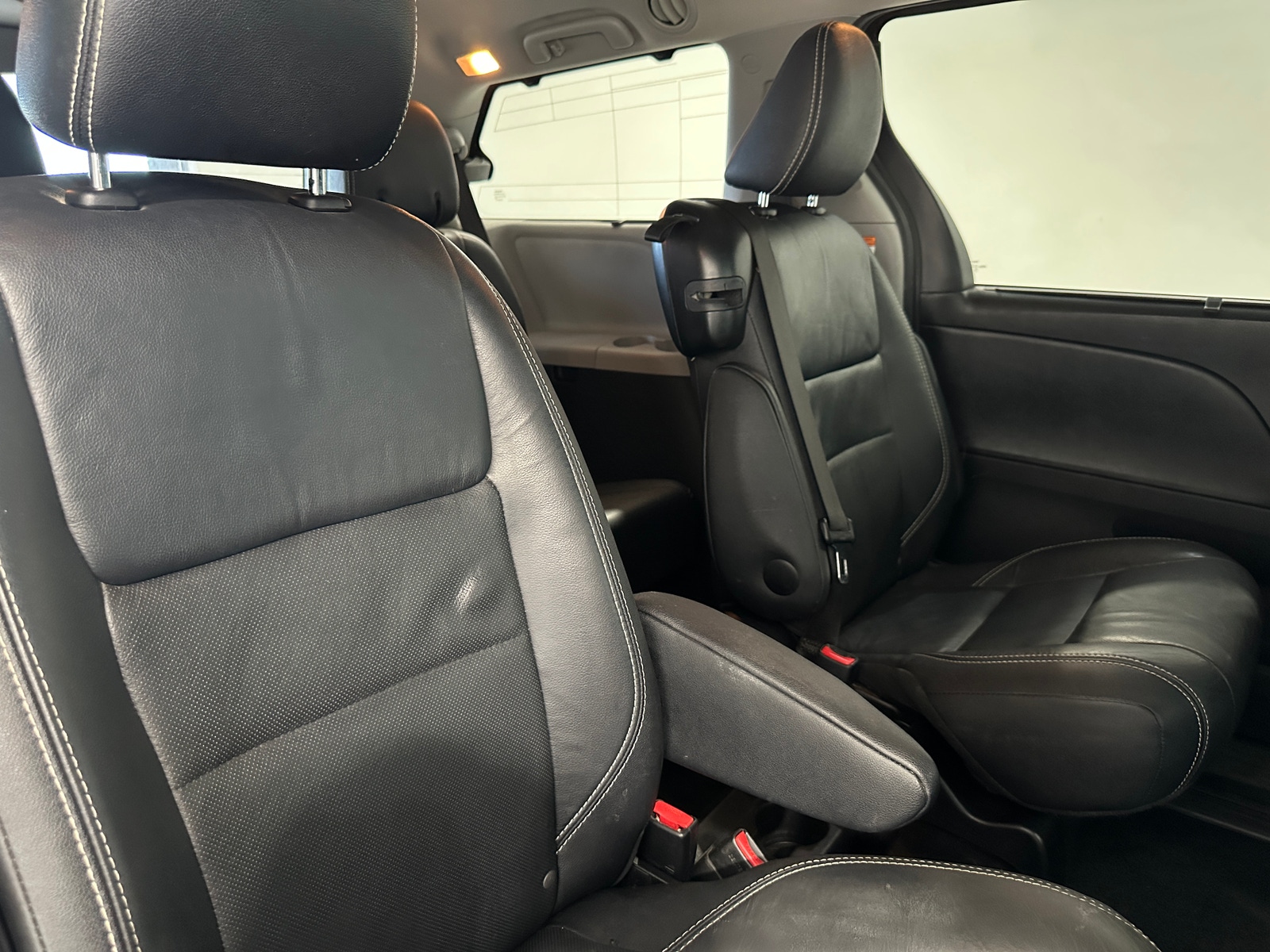 Thumbnail: 2017 Toyota Sienna - 5