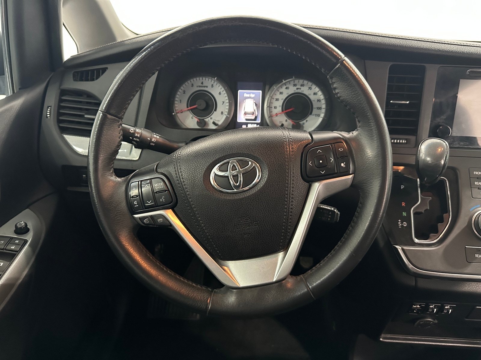 Thumbnail: 2017 Toyota Sienna - 4