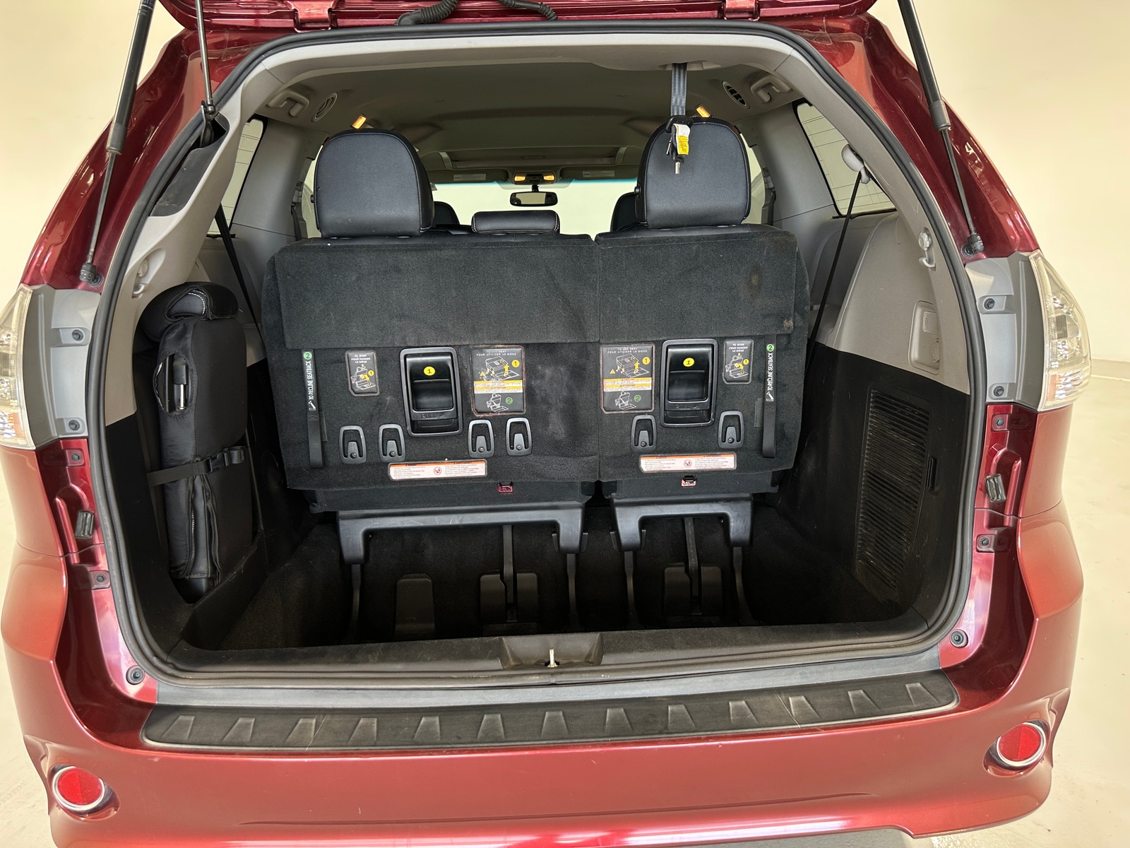 Thumbnail: 2017 Toyota Sienna - 6