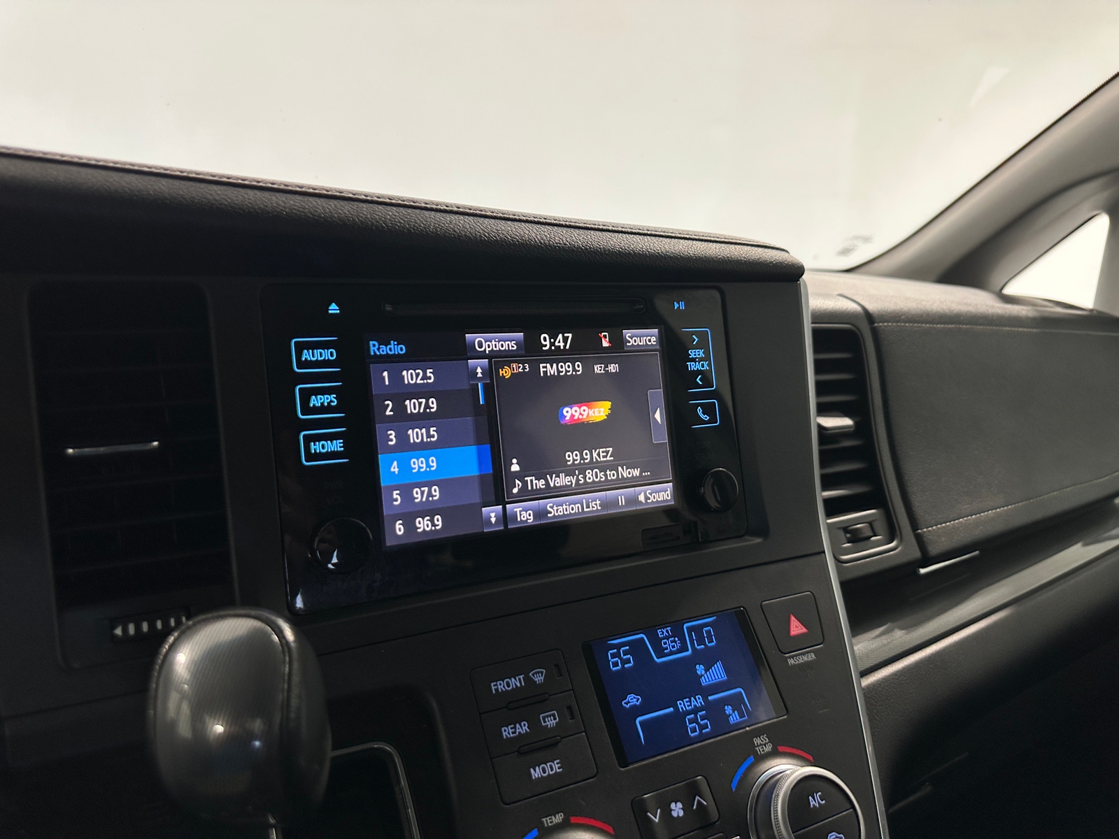 Thumbnail: 2017 Toyota Sienna - 3