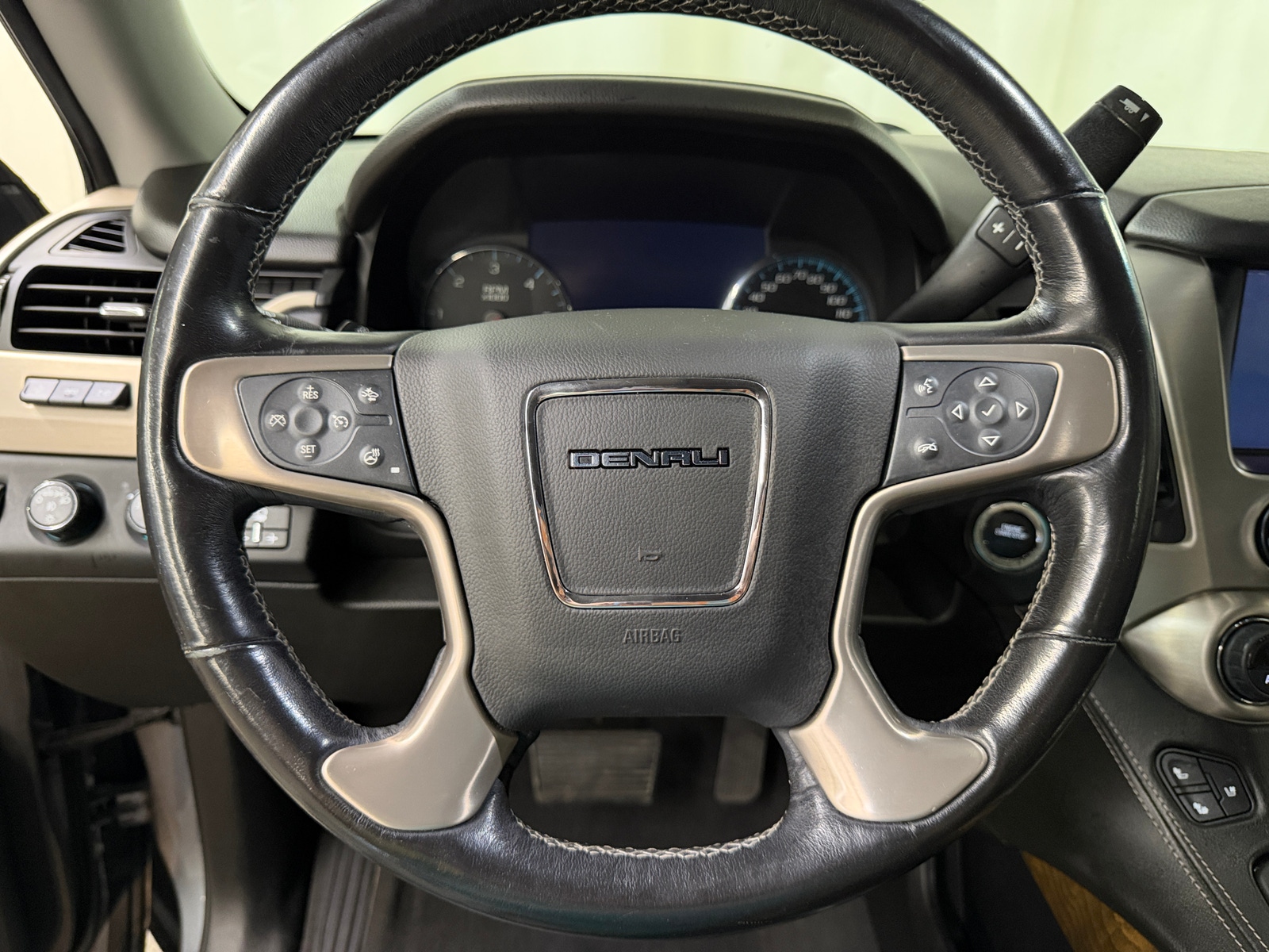 Thumbnail: 2019 GMC Yukon XL - 4