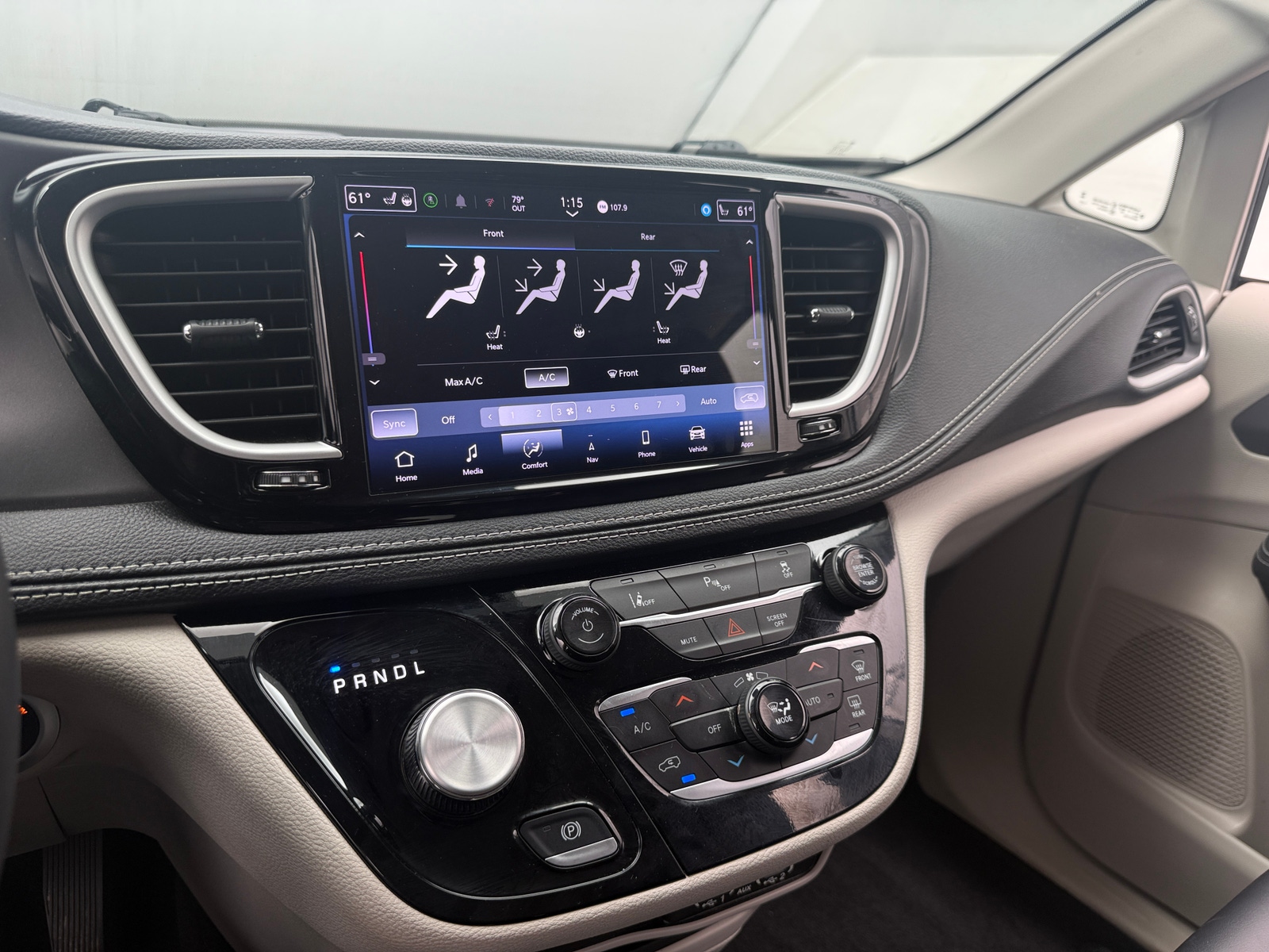 Thumbnail: 2024 Chrysler Pacifica - 3