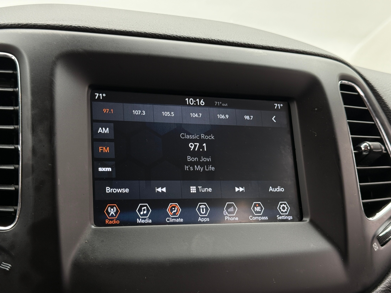 Thumbnail: 2018 Jeep Compass - 4