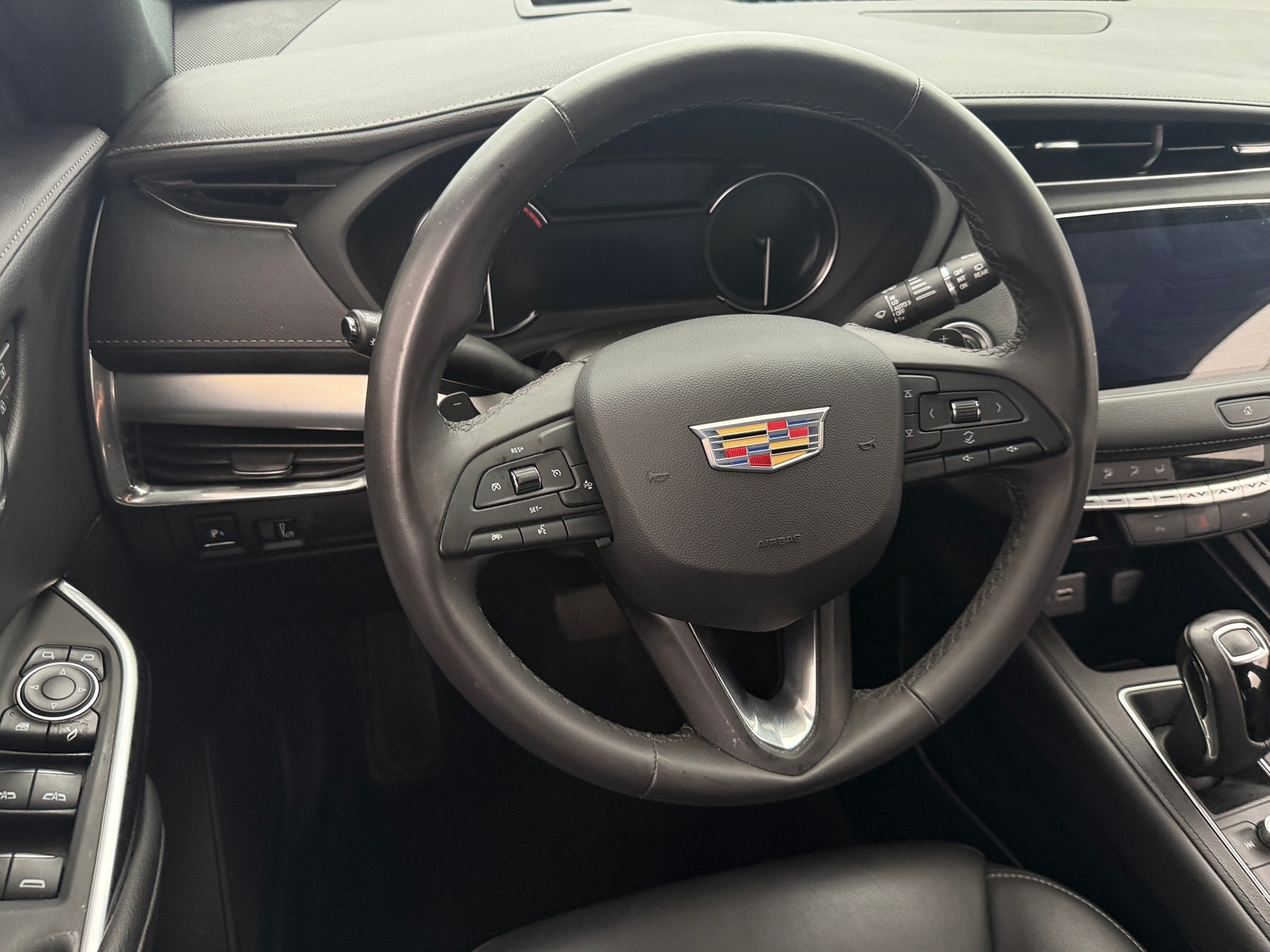 Thumbnail: 2019 Cadillac XT4 - 4