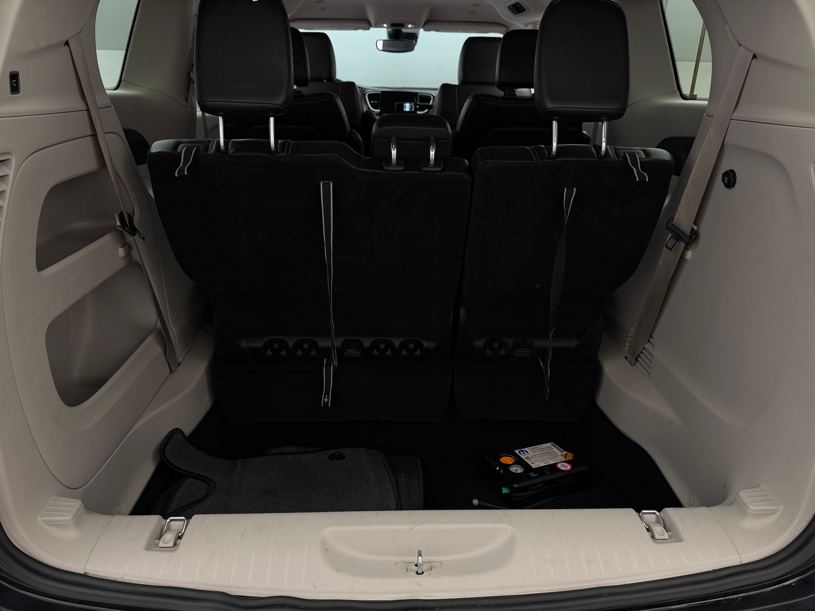 Thumbnail: 2024 Chrysler Pacifica - 6