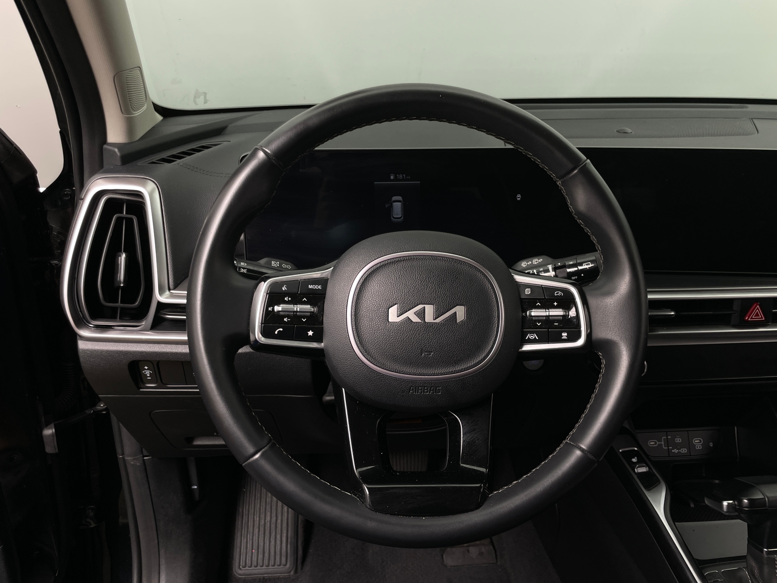 Thumbnail: 2024 Kia Sorento - 4