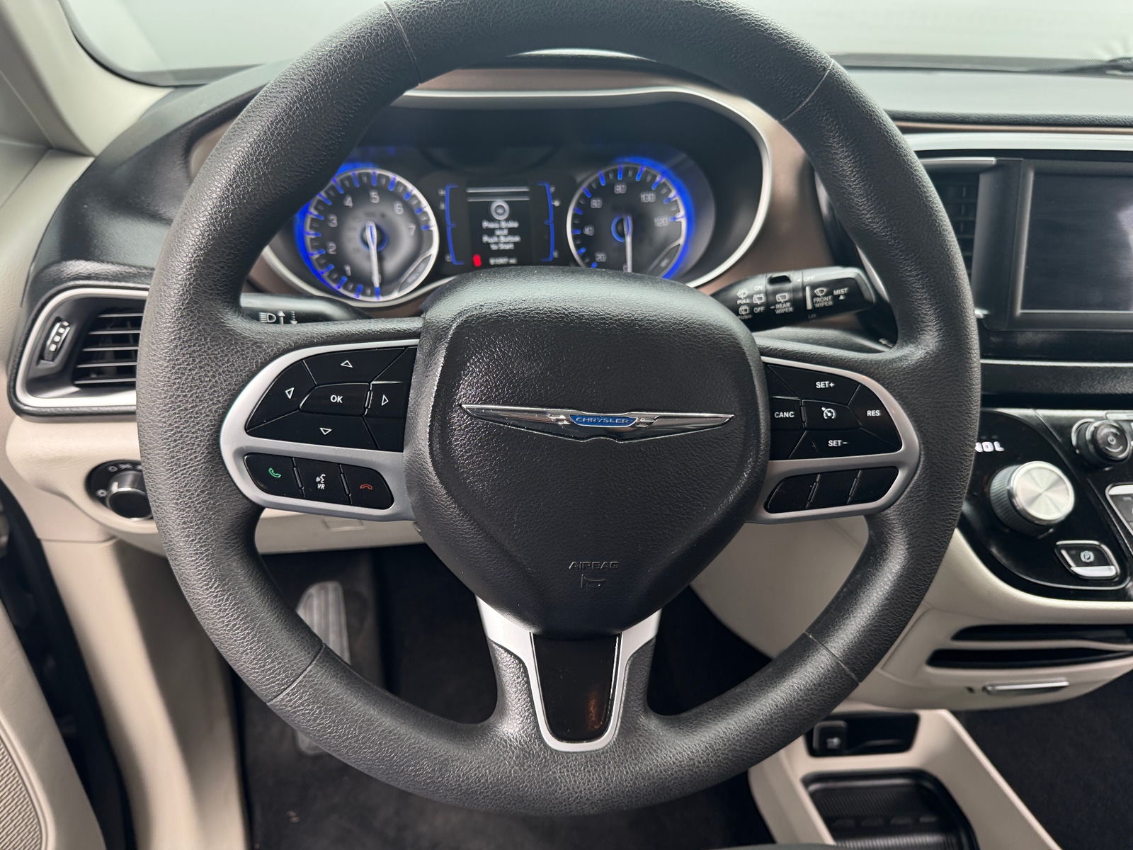 Thumbnail: 2018 Chrysler Pacifica - 5