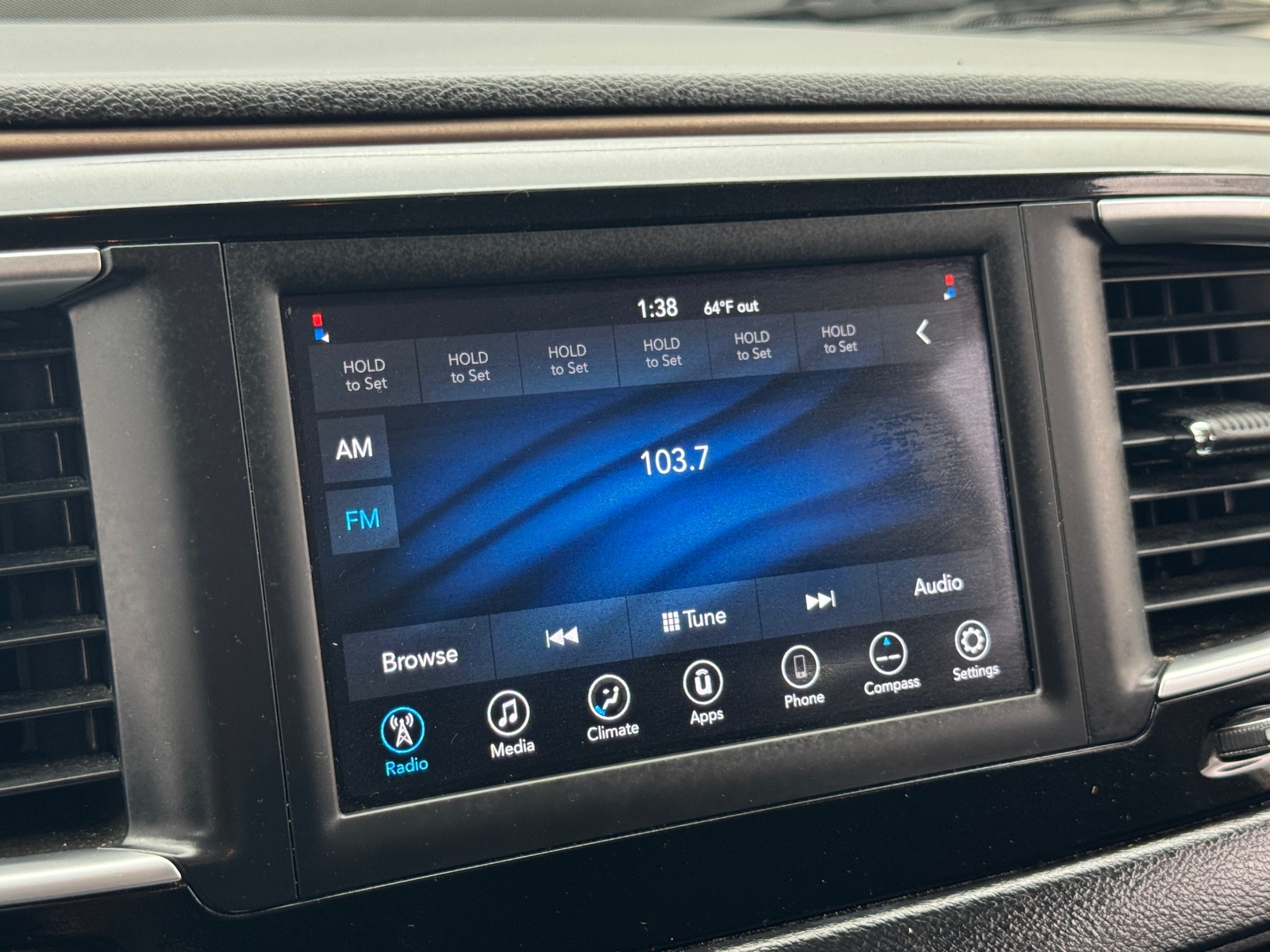 Thumbnail: 2018 Chrysler Pacifica - 4