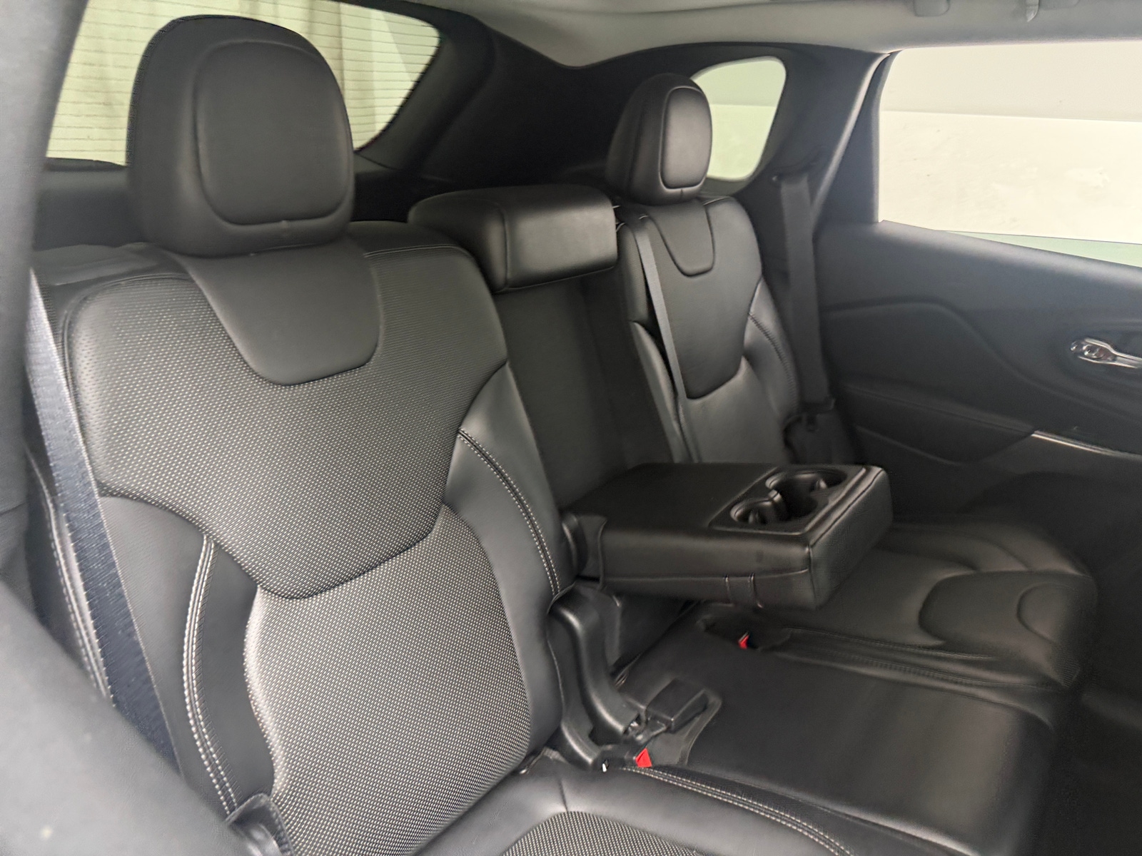 Thumbnail: 2019 Jeep Cherokee - 5