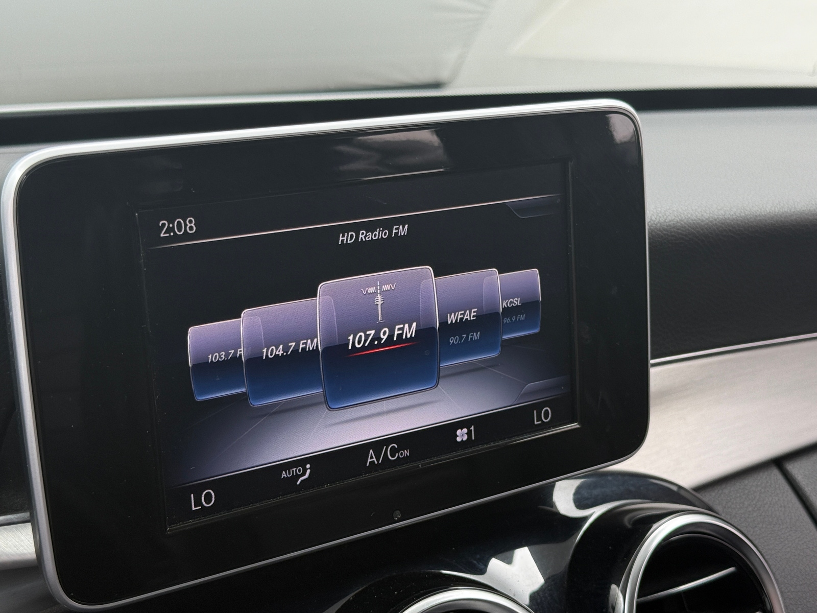 Thumbnail: 2015 Mercedes-Benz C-Class - 3