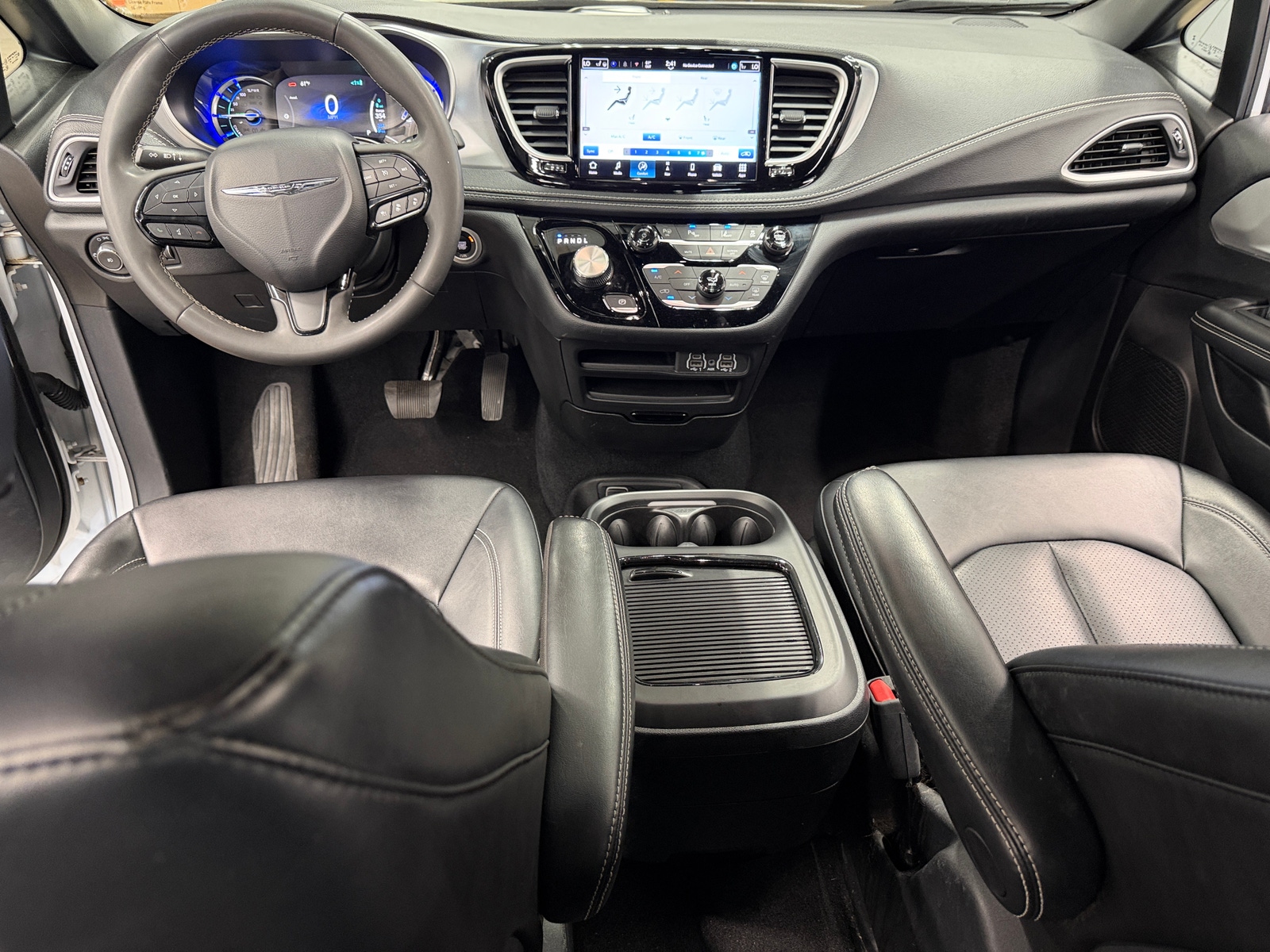 Thumbnail: 2024 Chrysler Pacifica - 2